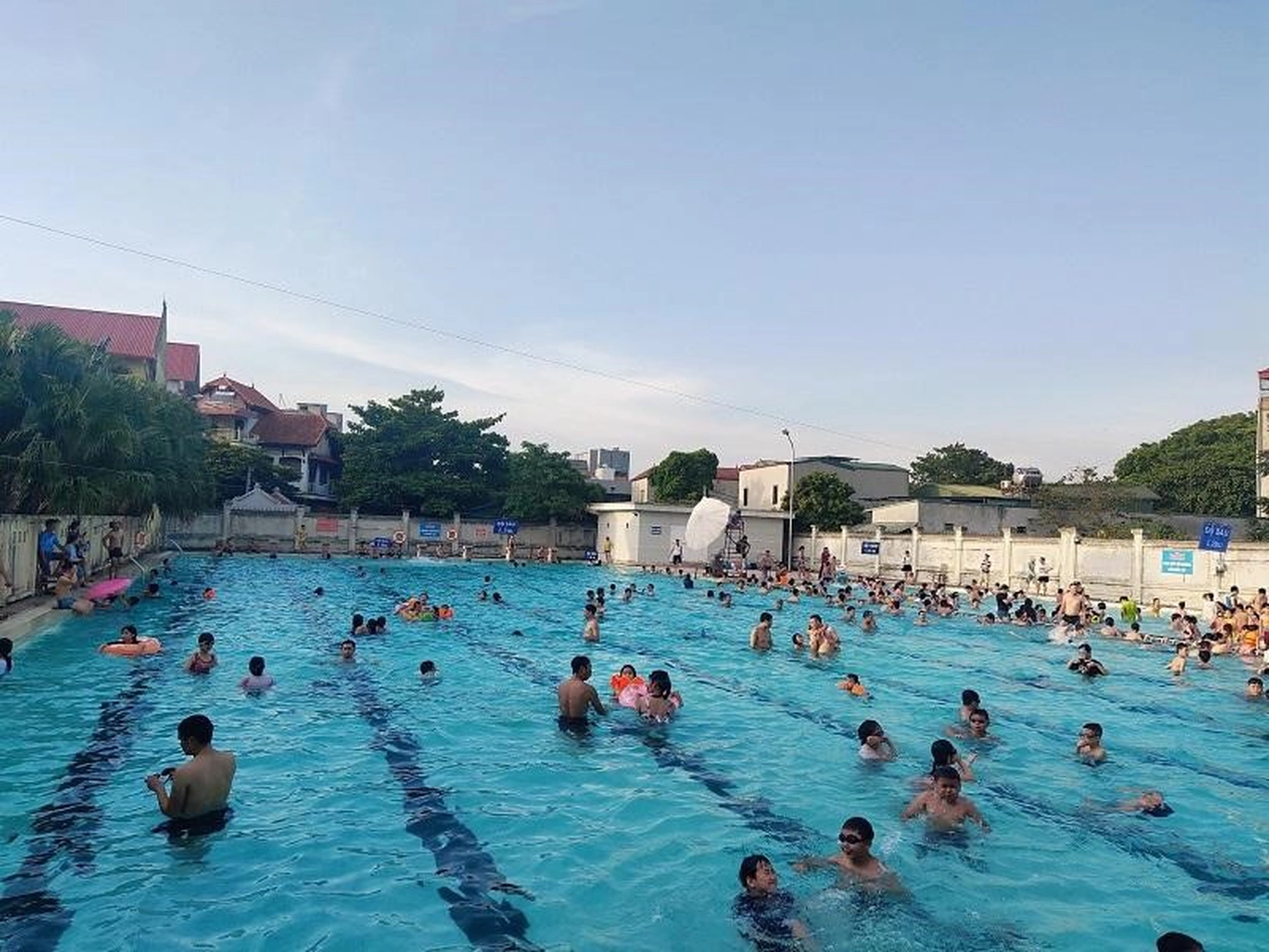 Giá vé bể bơi Dương Nội, Hà Đông năm 2023 có đắt không?
