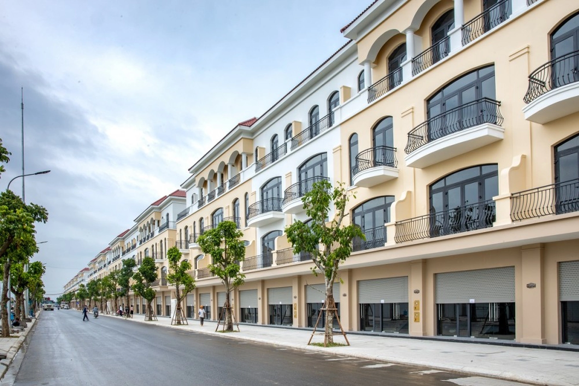 Biệt thự liền kề thuộc dãy nào ở phân khu Chà Là có giá bán thấp nhất? 