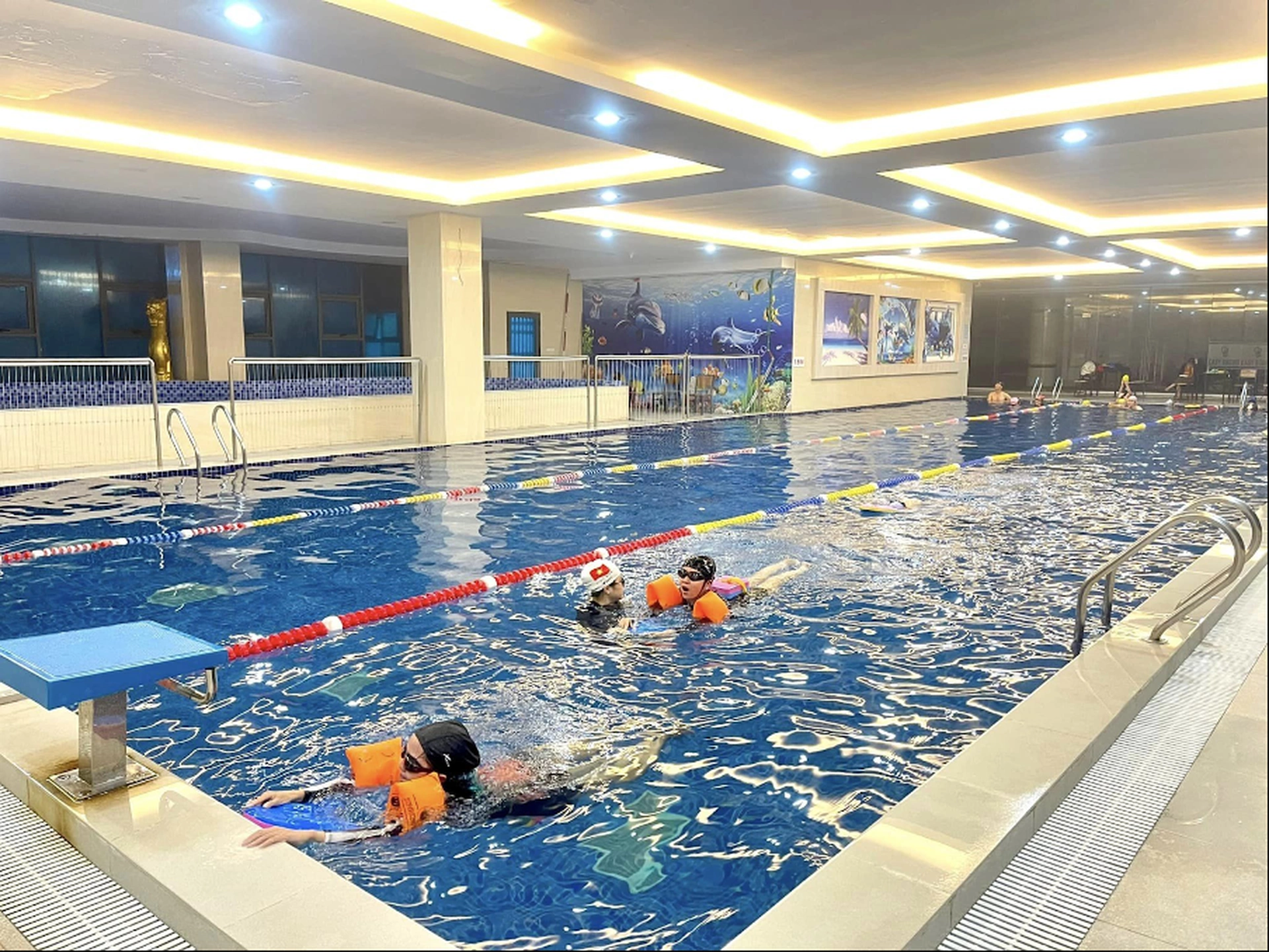 Cập nhật mới nhất giá vé, giờ mở cửa bể bơi chung cư Yên Hòa Thăng Long