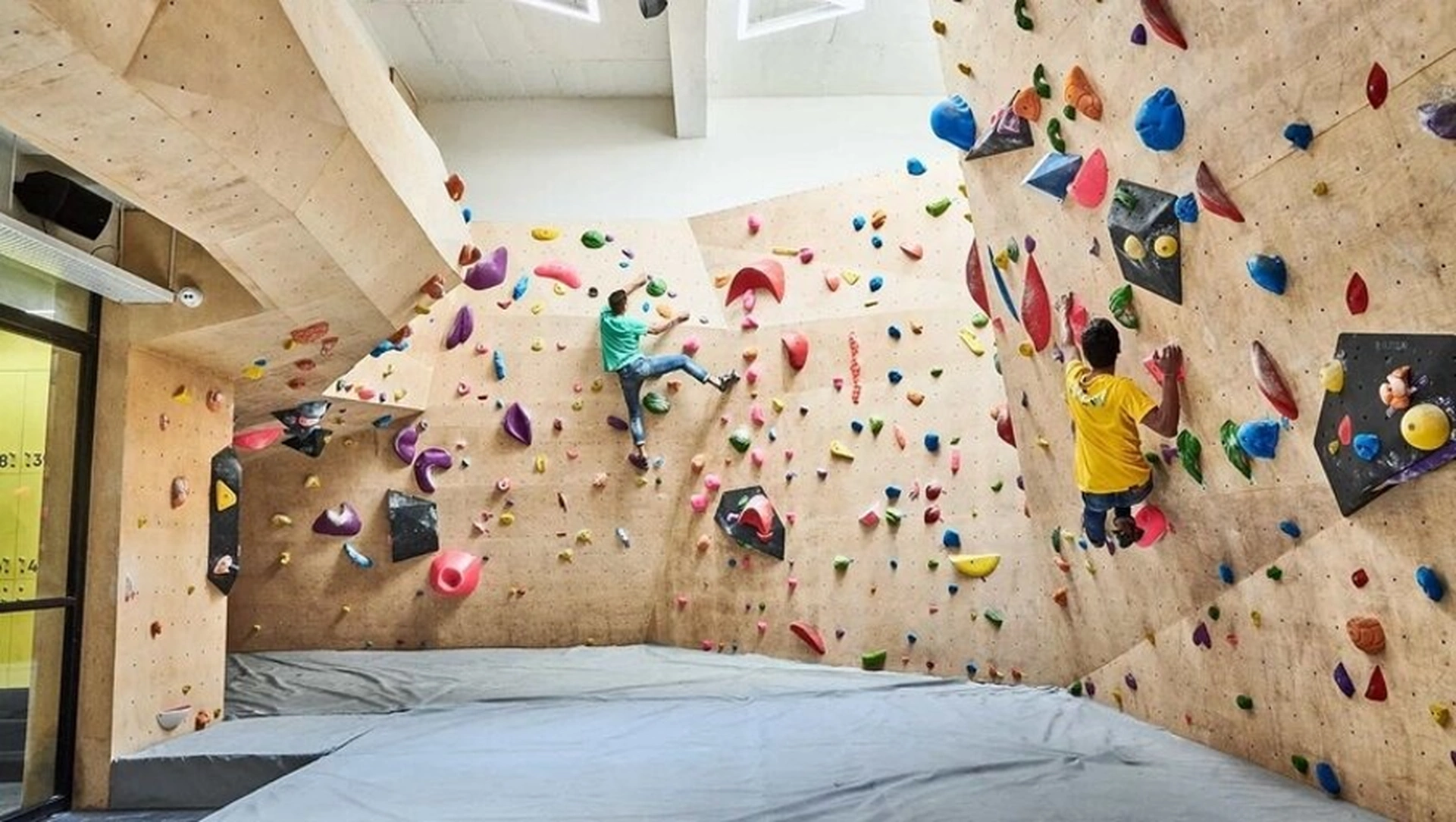 Top 5 điểm leo núi trong nhà hút khách nhất Hà Nội
