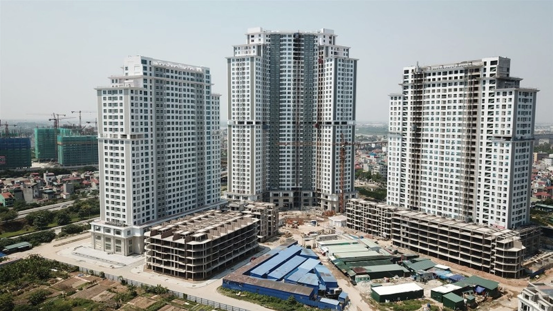 Gần trường Đại học Kiến trúc Hà Nội có chung cư nào đang bán căn hộ 2 phòng ngủ?