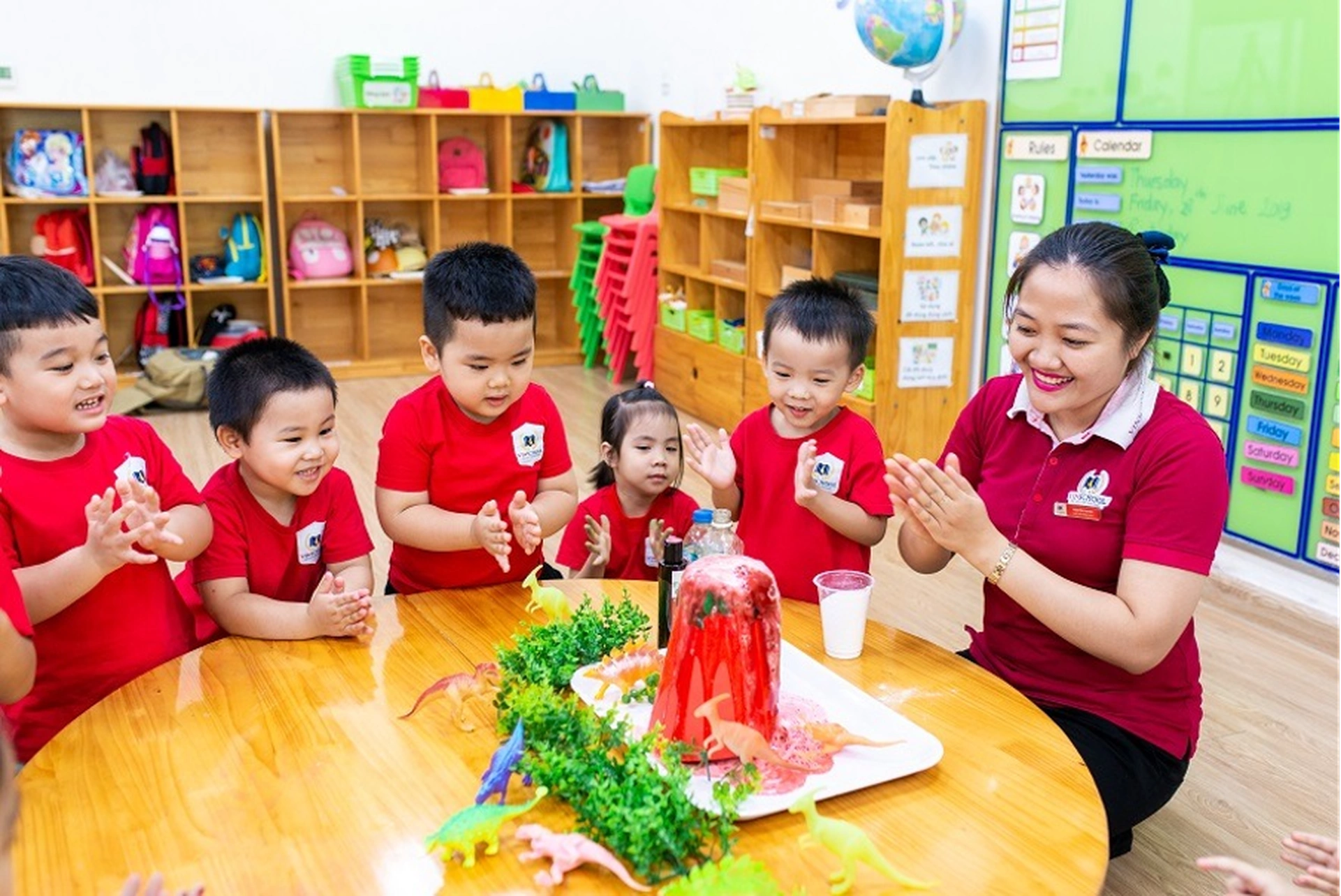 Có trường mầm non song ngữ nào nằm gần và trong Vinhomes Times City?