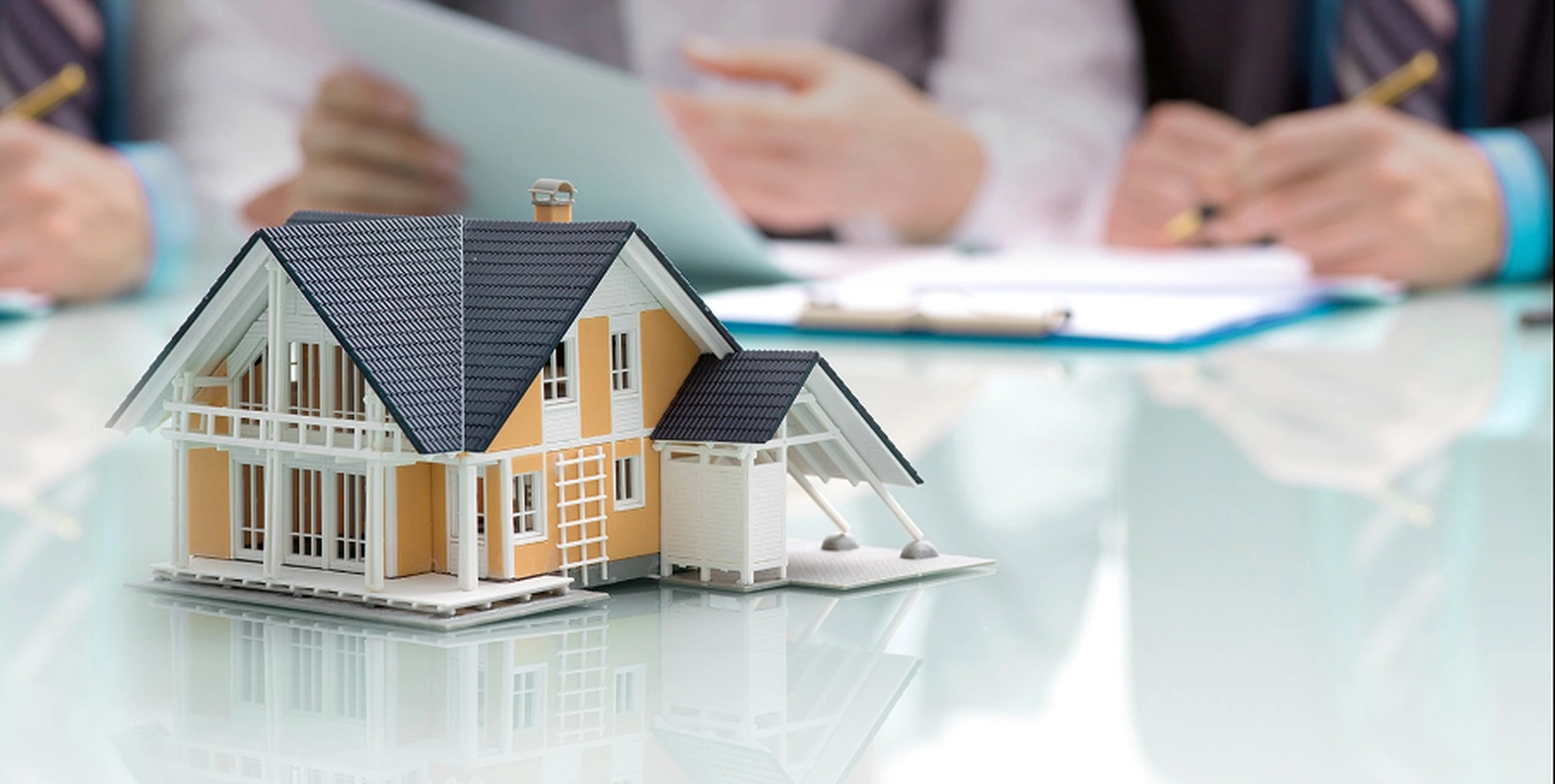 Có nên mua nhà chung sổ đỏ hay tiếp tục thuê nhà?