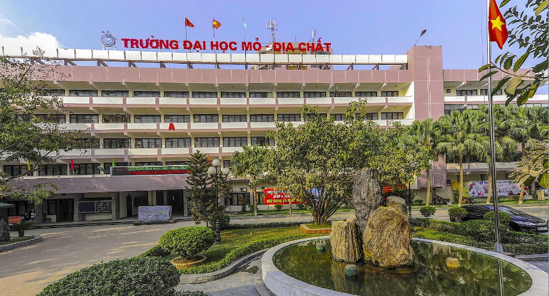 Gần trường Đại học Mỏ Địa chất Hà Nội có chung cư nào đang bán căn hộ studio?