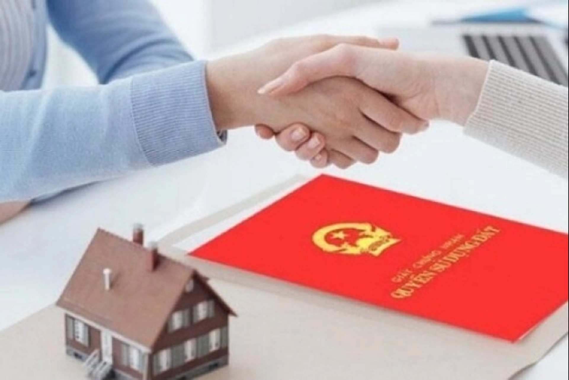 Những rủi ro khi mua nhà đất chung sổ đỏ bạn nên biết