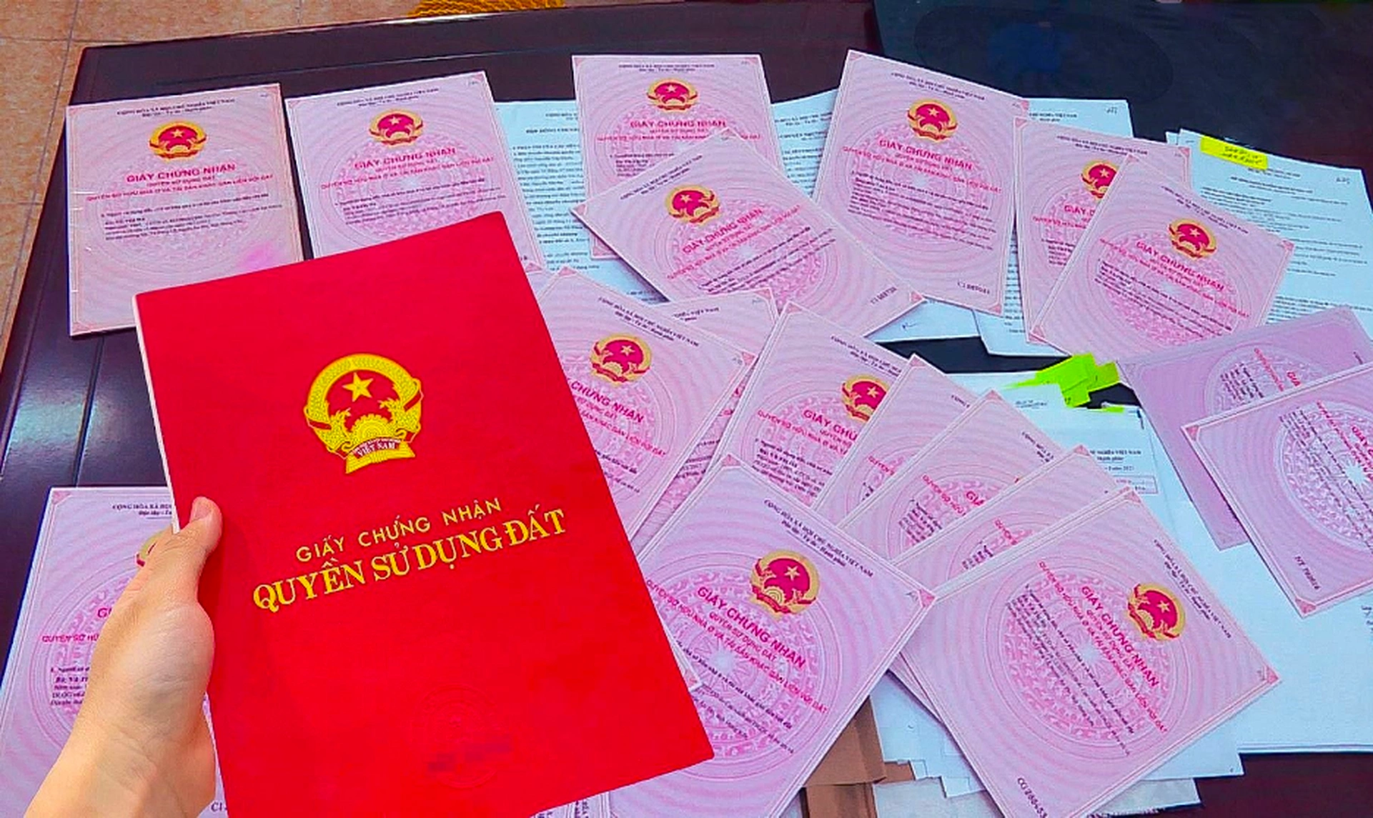 Mẫu sổ đỏ, sổ hồng mới nhất năm 2023