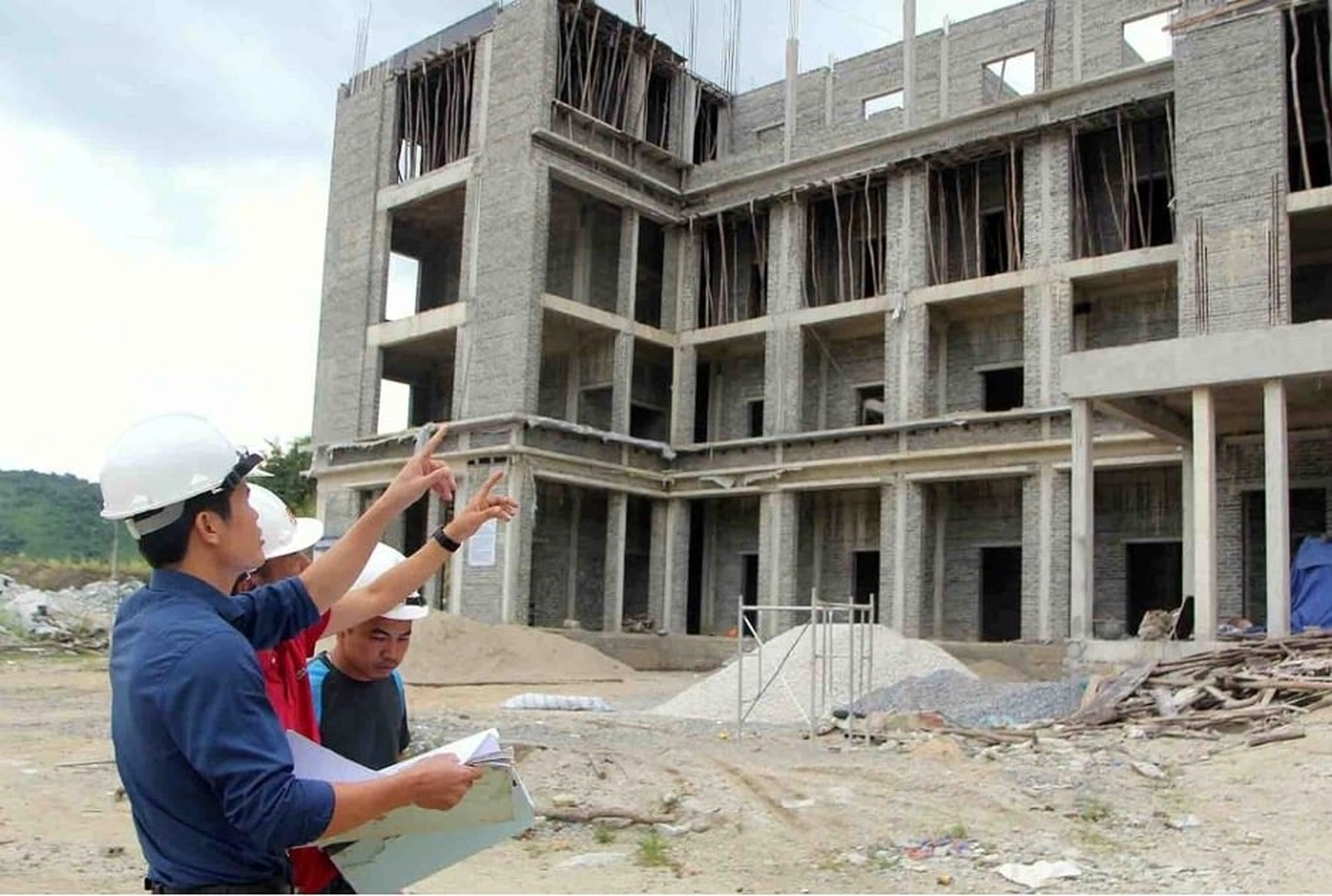 Có thể mua bán nhà chưa hoàn công không?