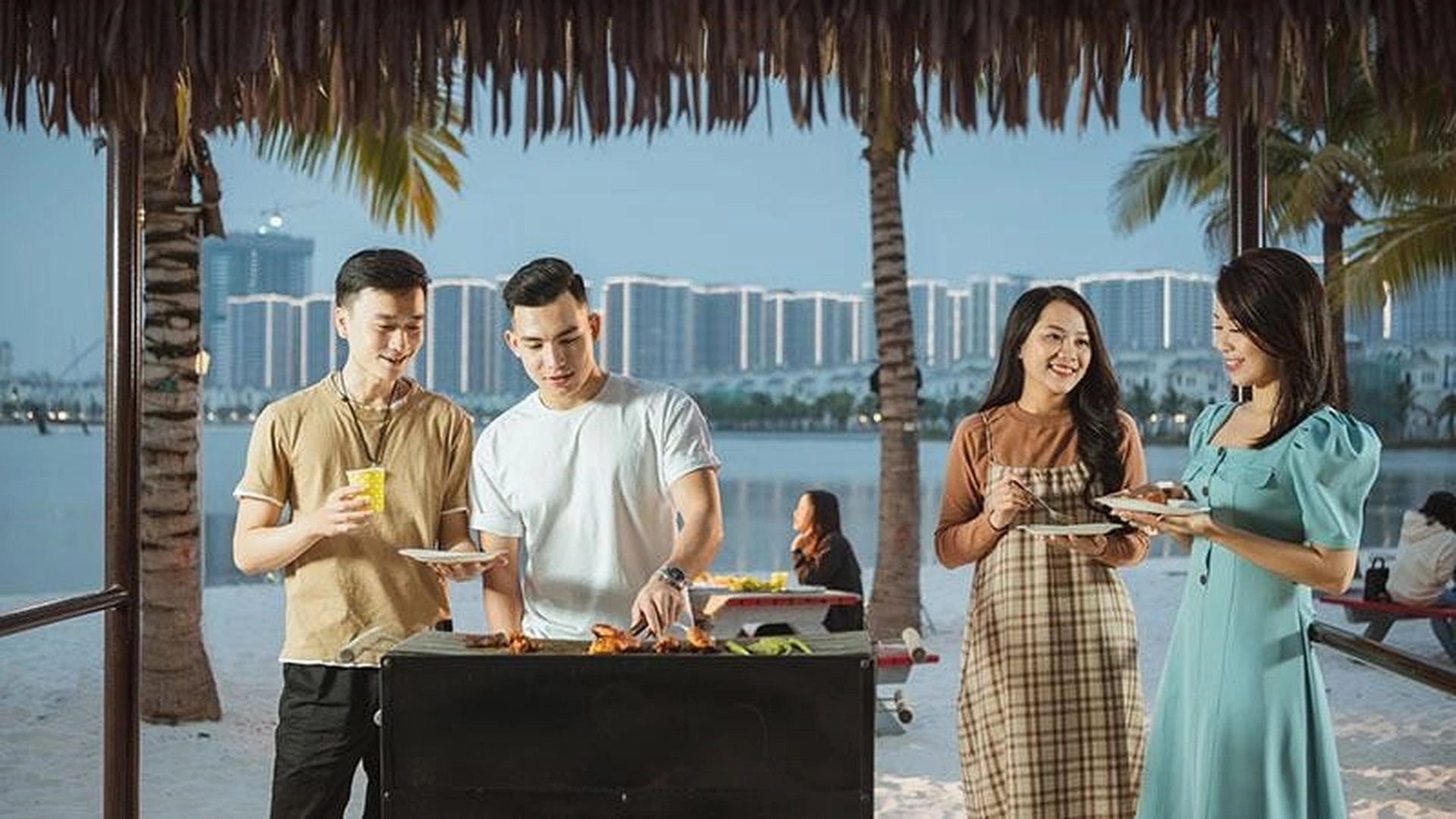Thuê lều trại tổ chức glamping ở Vinhomes Ocean Park có được miễn phí vé vào cửa không?