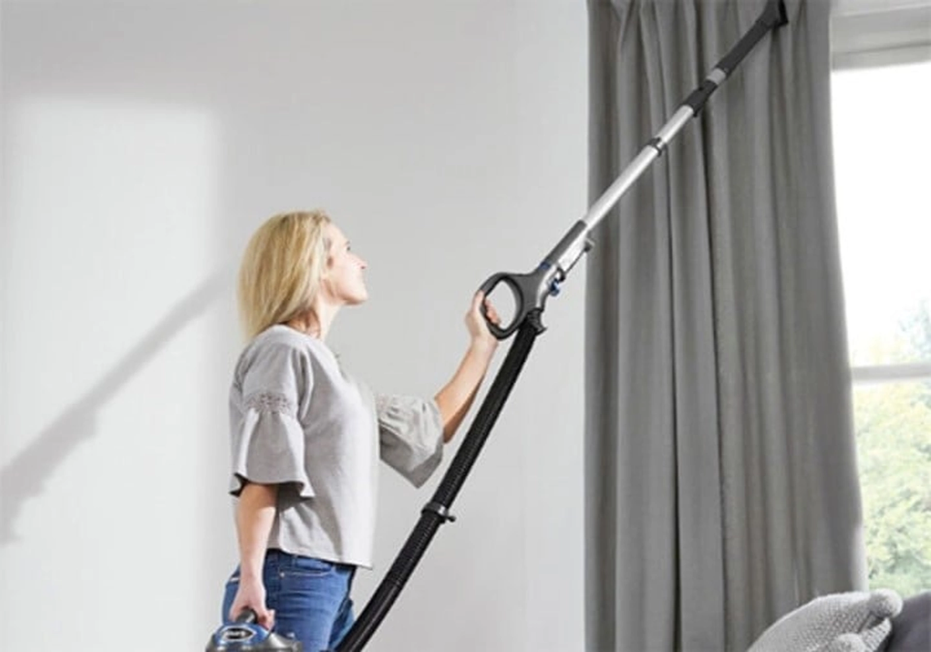 Gợi ý 5 cách làm sạch mạng nhện hiệu quả, nhanh chóng cho nhà chung cư