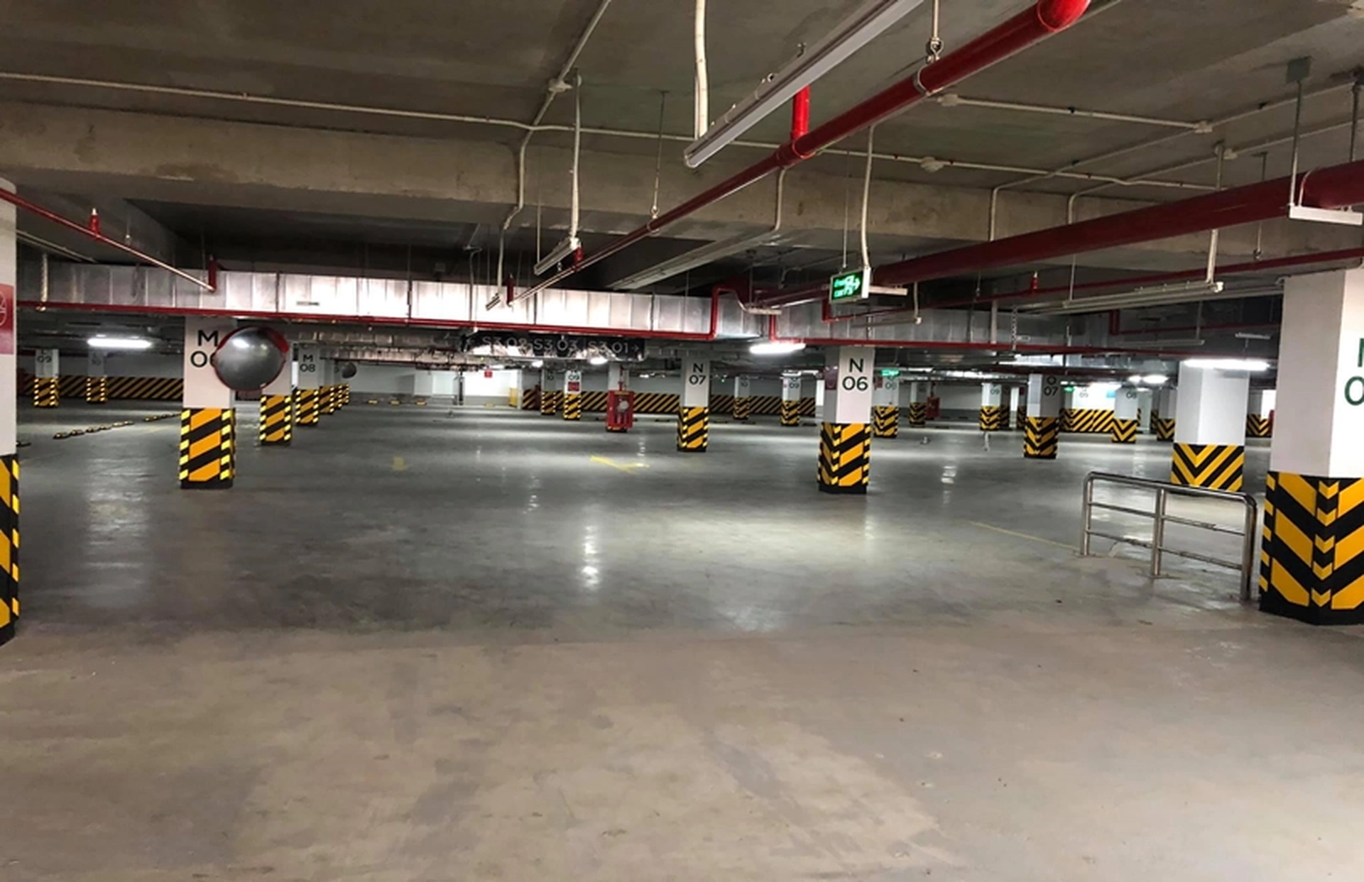 Mỗi tòa chung cư tại Vinhomes Smart City có mấy hầm gửi xe?