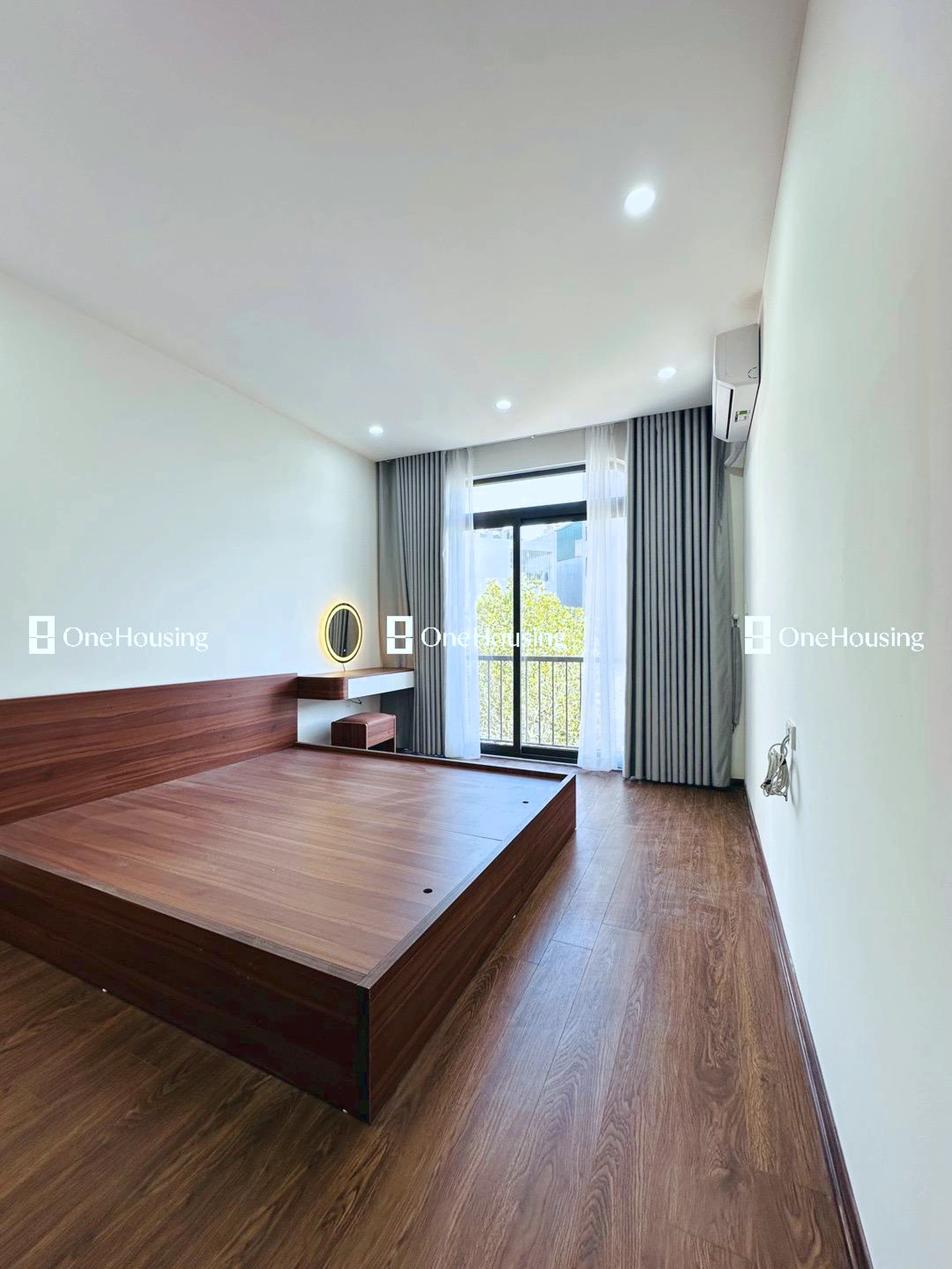 Nhà mặt ngõ cách Nguyễn Văn Linh 100m, P. Thạch Bàn, Q. Long Biên, TP. Hà Nội