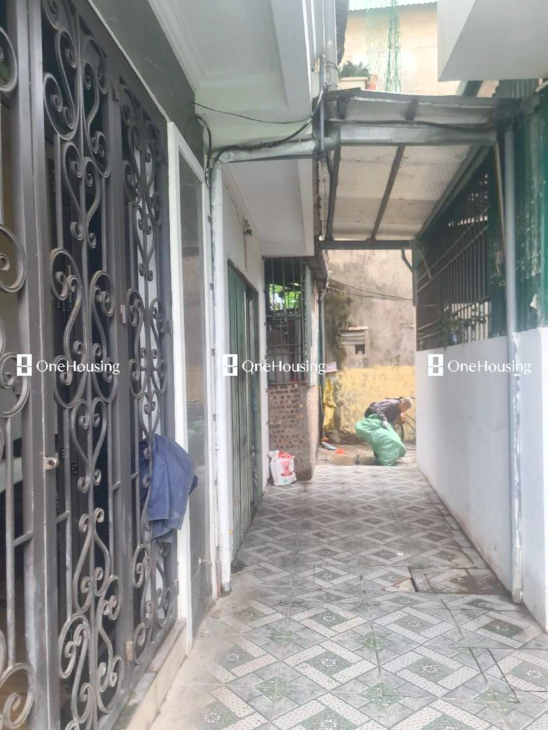 Nhà mặt ngõ cách Nguyễn Văn Linh 300m, P. Thạch Bàn, Q. Long Biên, TP. Hà Nội