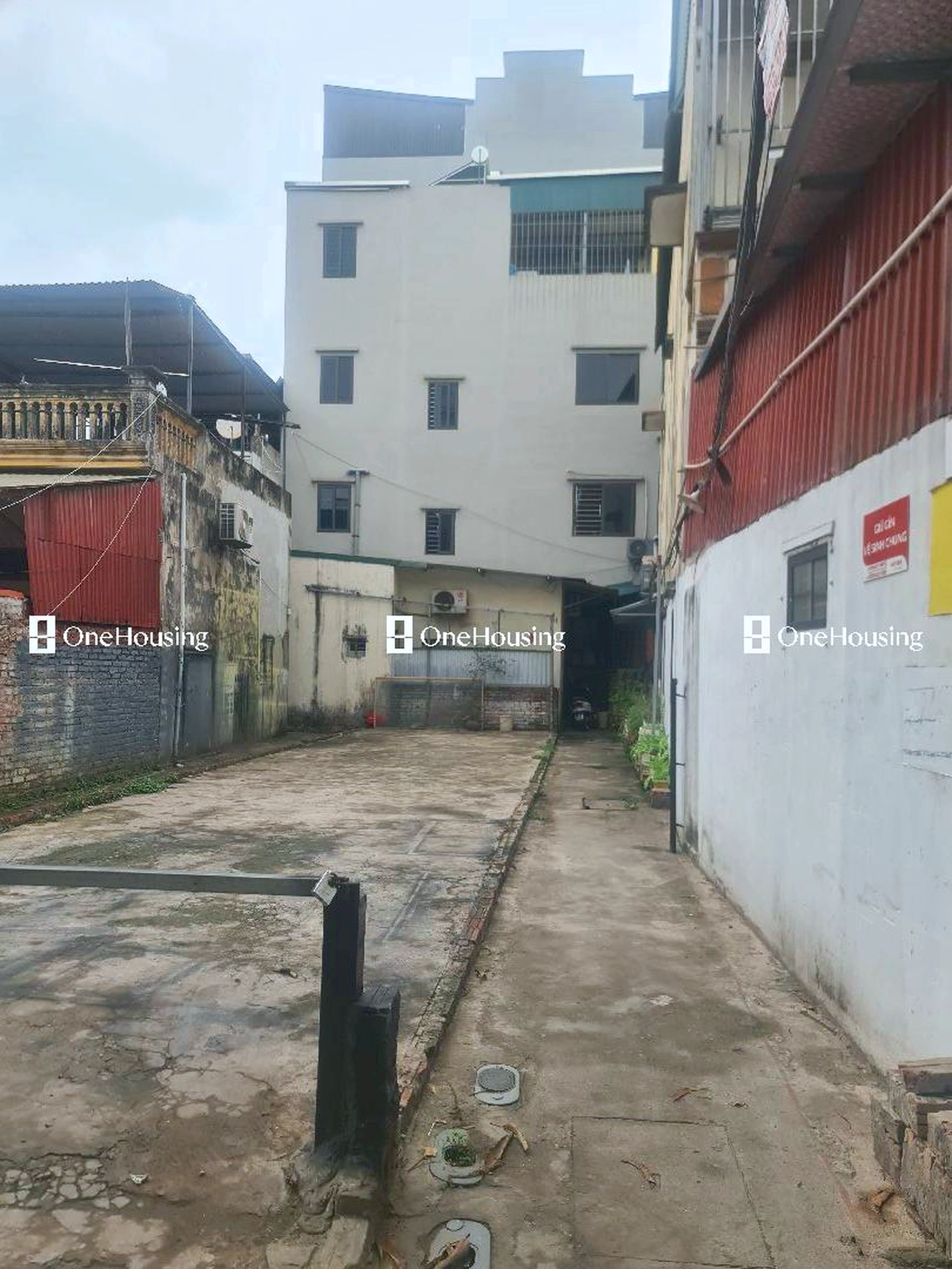 Nhà mặt ngõ cách Nguyễn Văn Linh 300m, P. Thạch Bàn, Q. Long Biên, TP. Hà Nội
