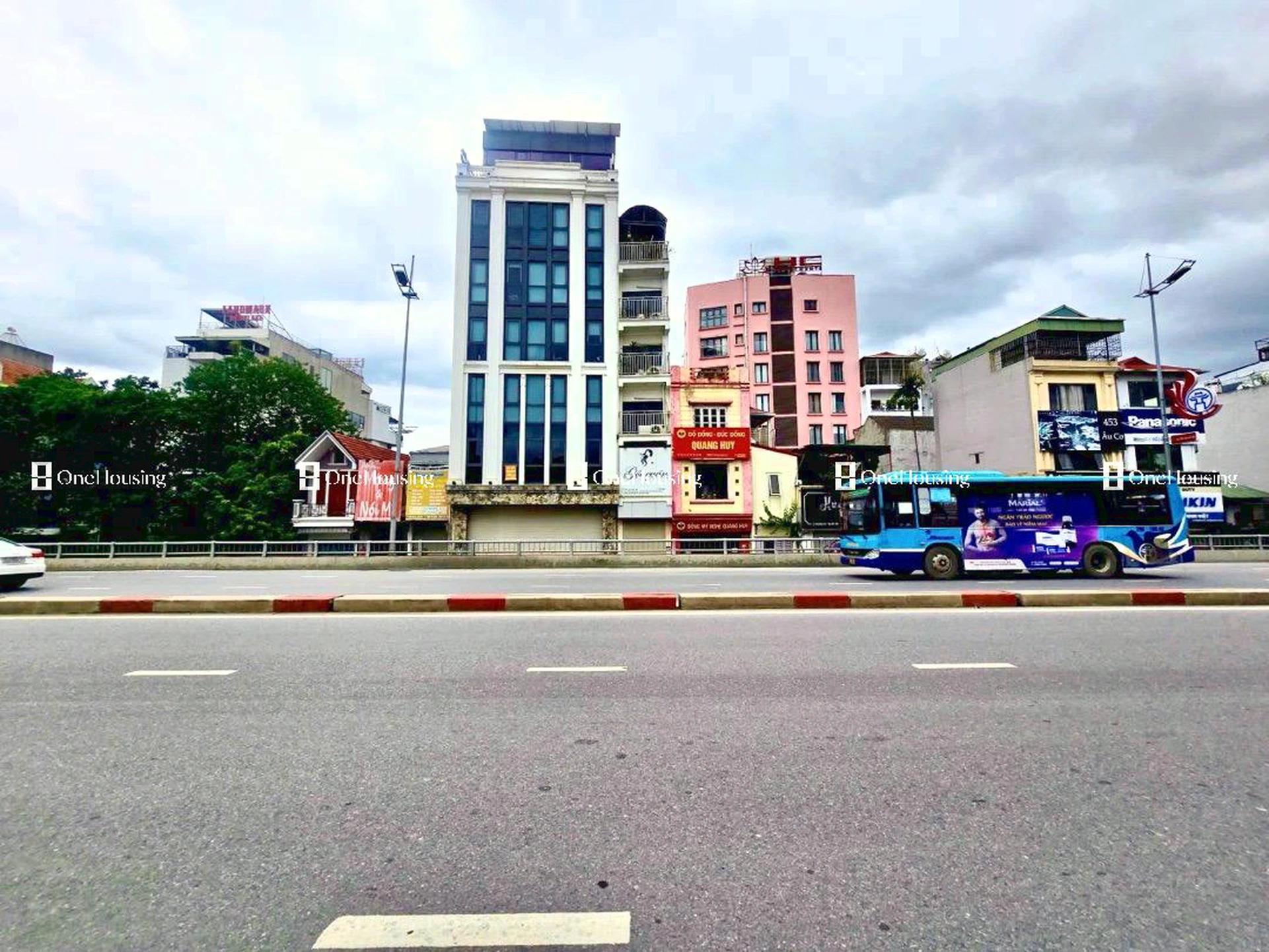 Nhà mặt phố Âu Cơ (đường gom chân đê), P. Nhật Tân, Q. Tây Hồ, TP. Hà Nội