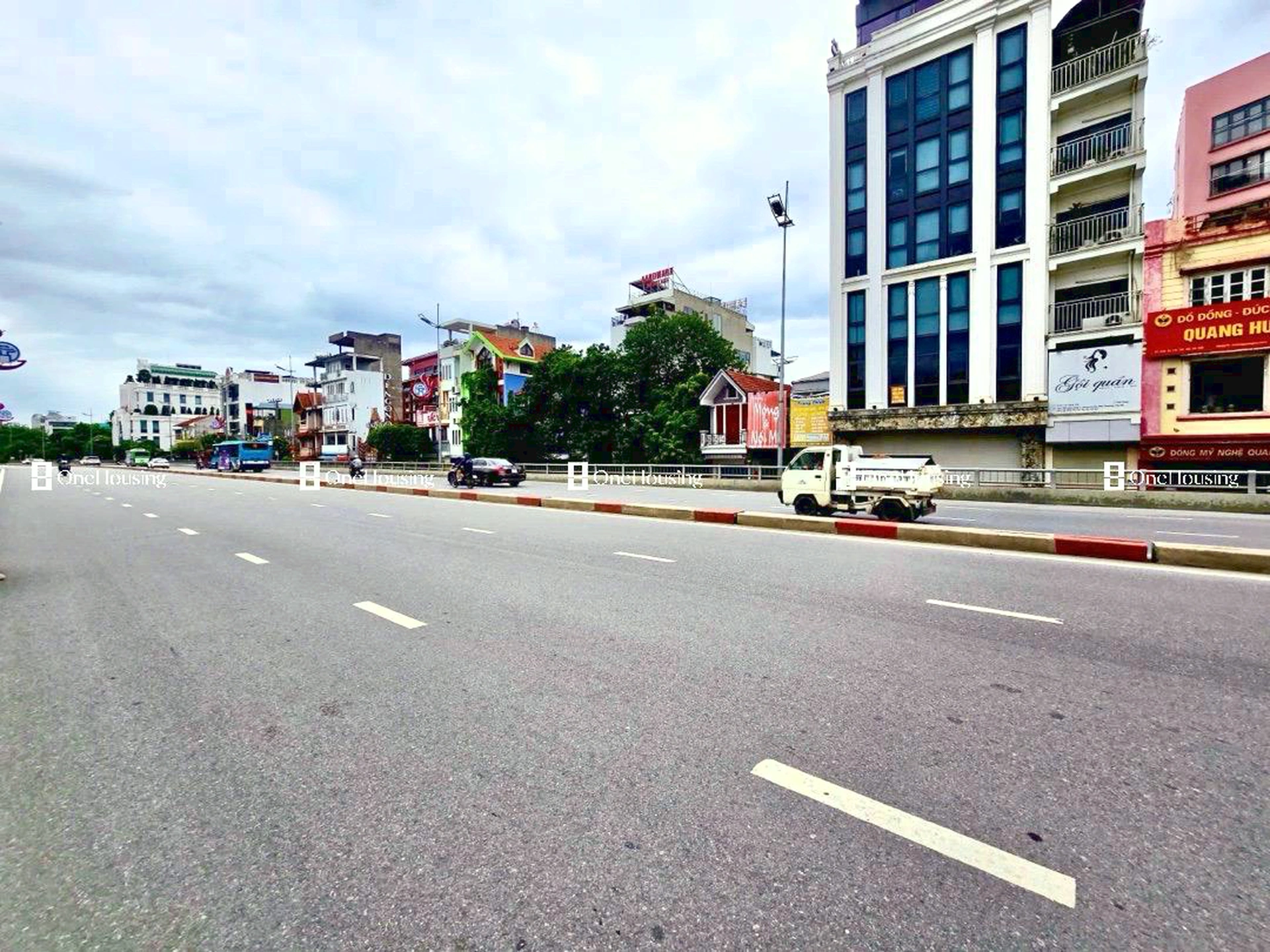 Nhà mặt phố Âu Cơ (đường gom chân đê), P. Nhật Tân, Q. Tây Hồ, TP. Hà Nội