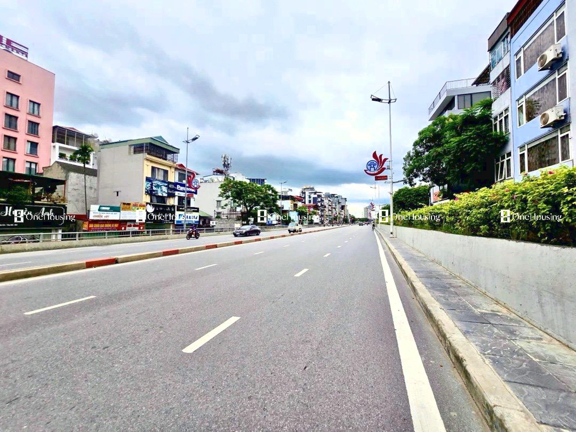 Nhà mặt phố Âu Cơ (đường gom chân đê), P. Nhật Tân, Q. Tây Hồ, TP. Hà Nội