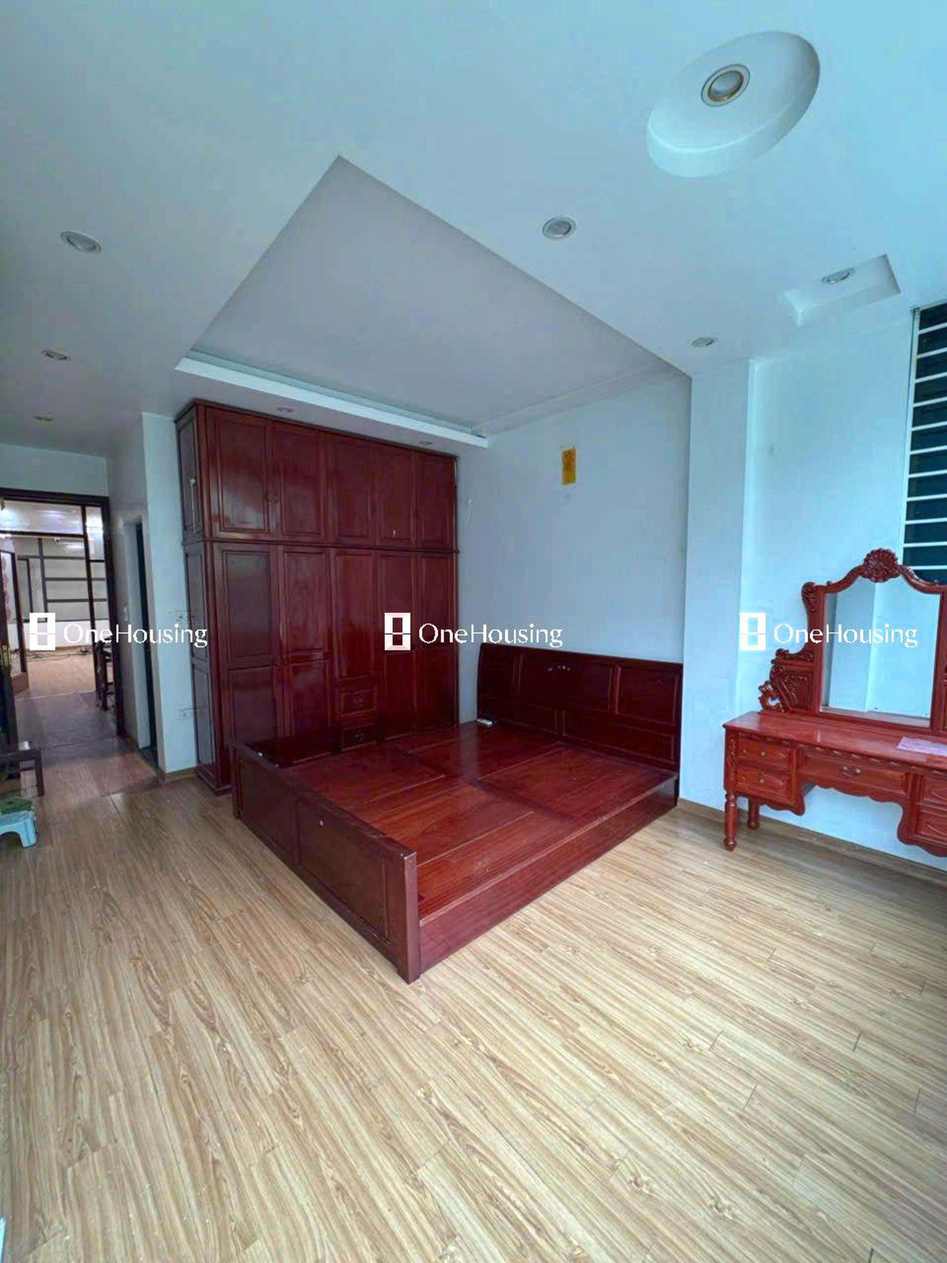 Nhà mặt phố Vũ Đình Tụng, P. Thạch Bàn, Q. Long Biên, TP. Hà Nội