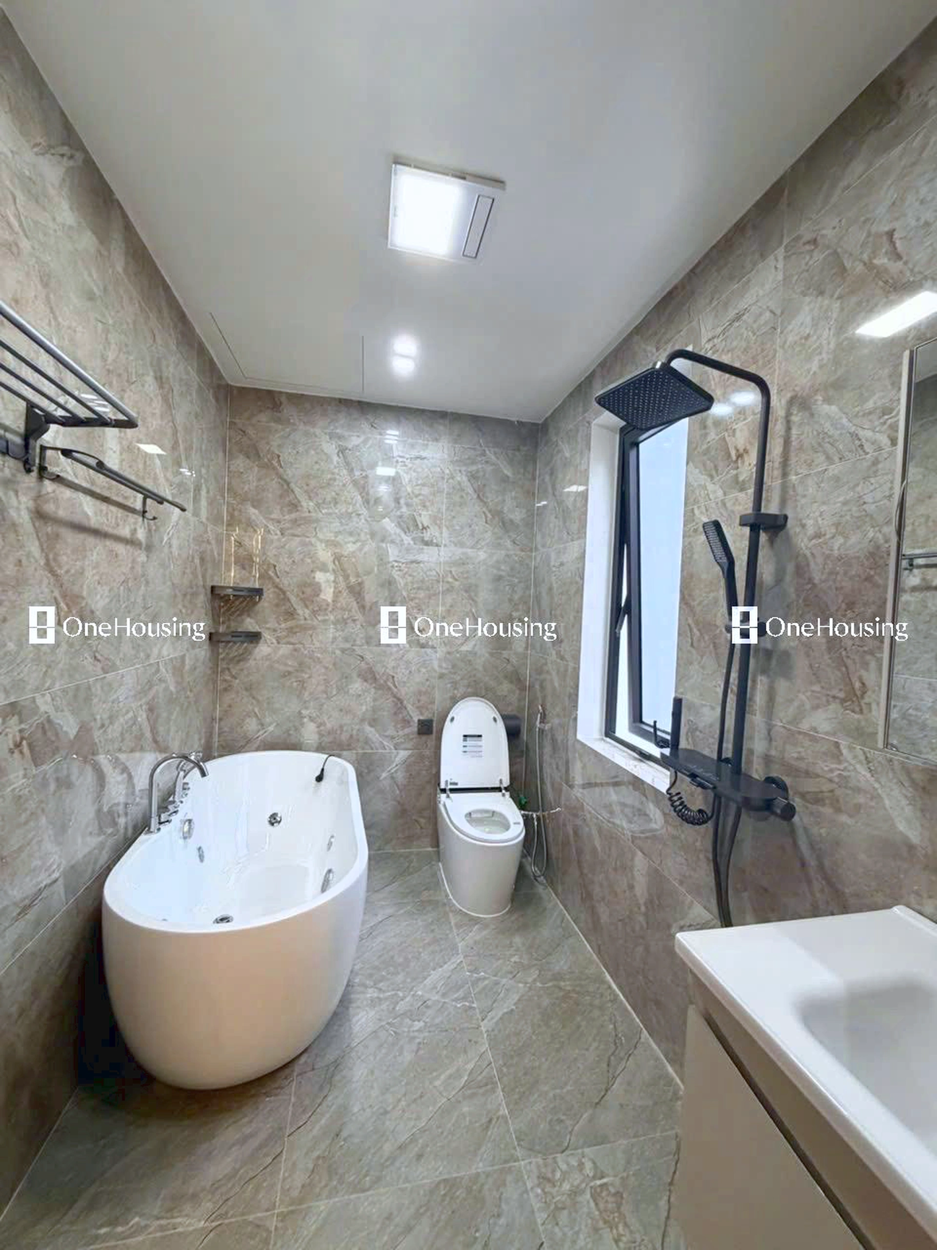 Nhà mặt ngõ cách Nguyễn Văn Cừ 10m, P. Gia Thụy, Q. Long Biên, TP. Hà Nội