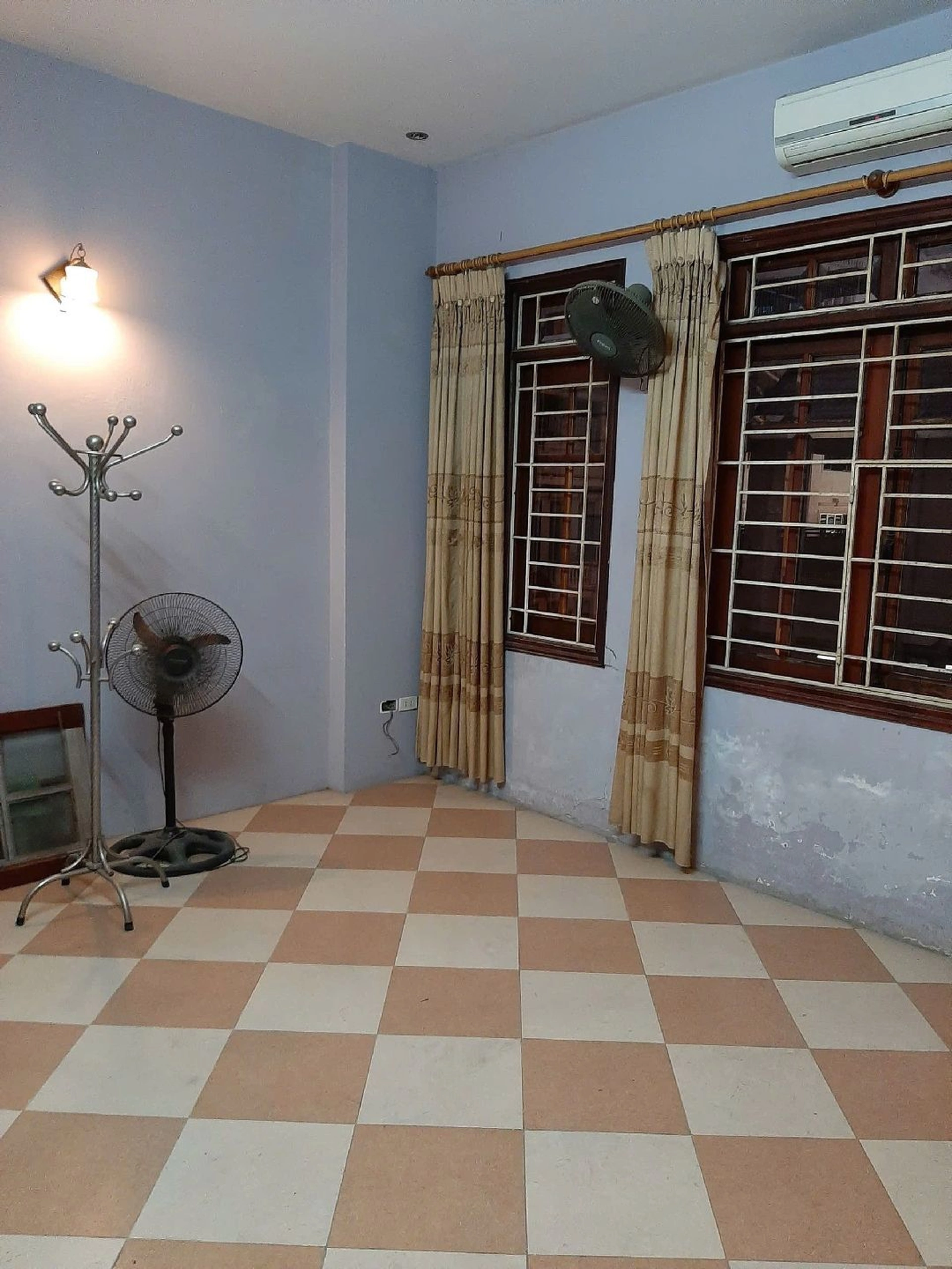 Nhà mặt ngõ cách Cầu Giấy 30m, P. Quan Hoa, Q. Cầu Giấy, TP. Hà Nội