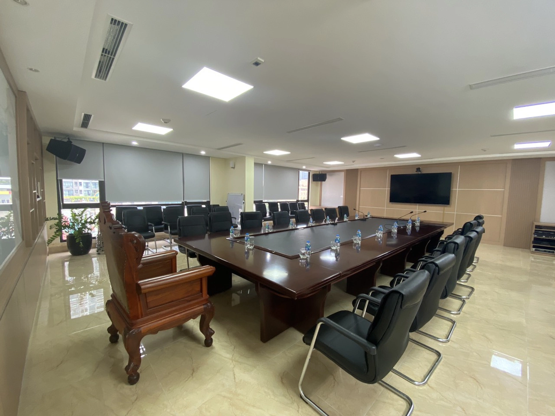 Nhà mặt phố Hoàng Quốc Việt, P. Nghĩa Đô, Q. Cầu Giấy, TP. Hà Nội