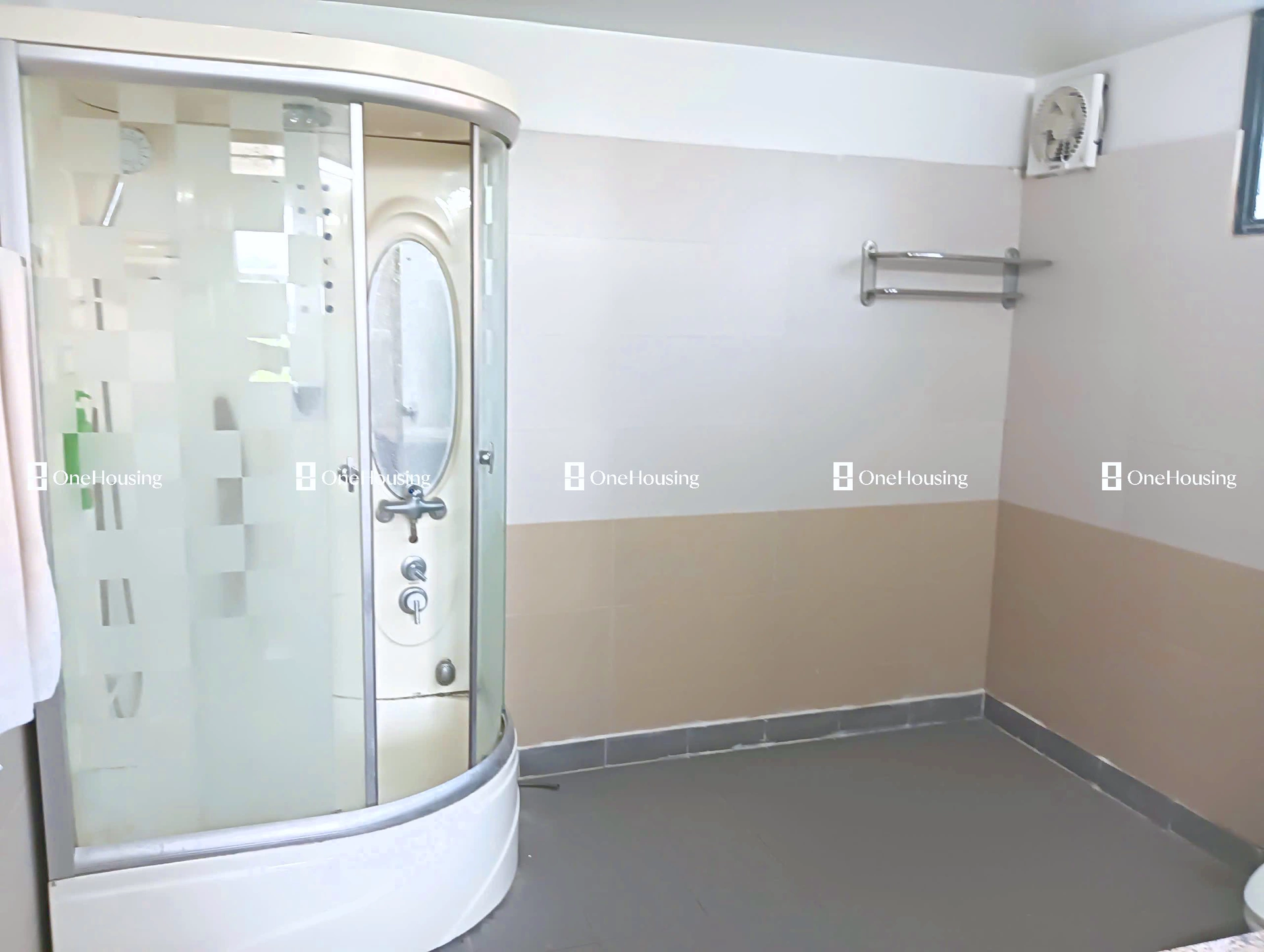 Nhà mặt ngõ cách Âu Cơ (đường gom chân đê) 100m, P. Nhật Tân, Q. Tây Hồ, TP. Hà Nội