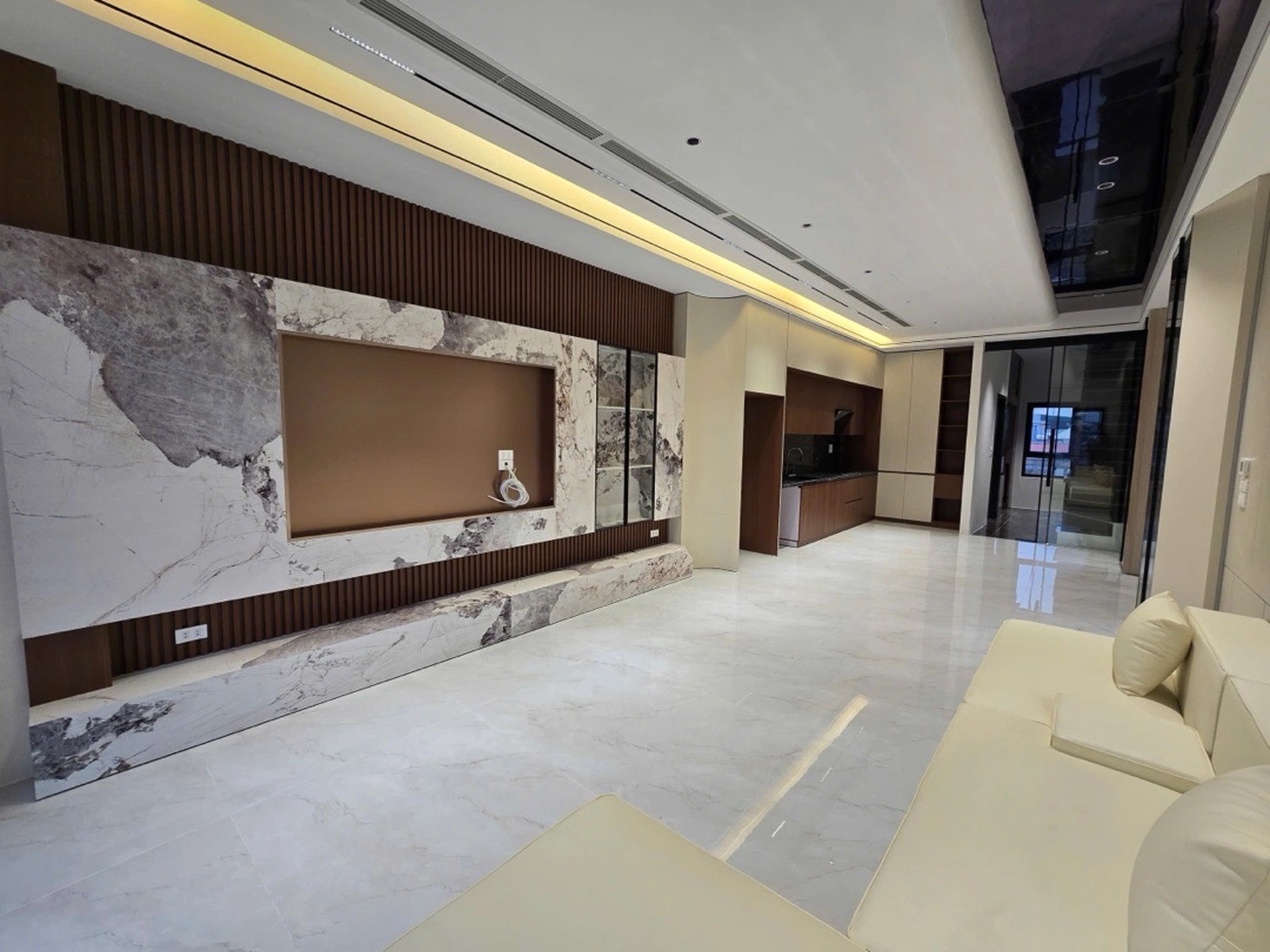 Nhà mặt ngõ cách Bát Khối (Mặt đê sông Hồng) 40m, P. Long Biên, Q. Long Biên, TP. Hà Nội