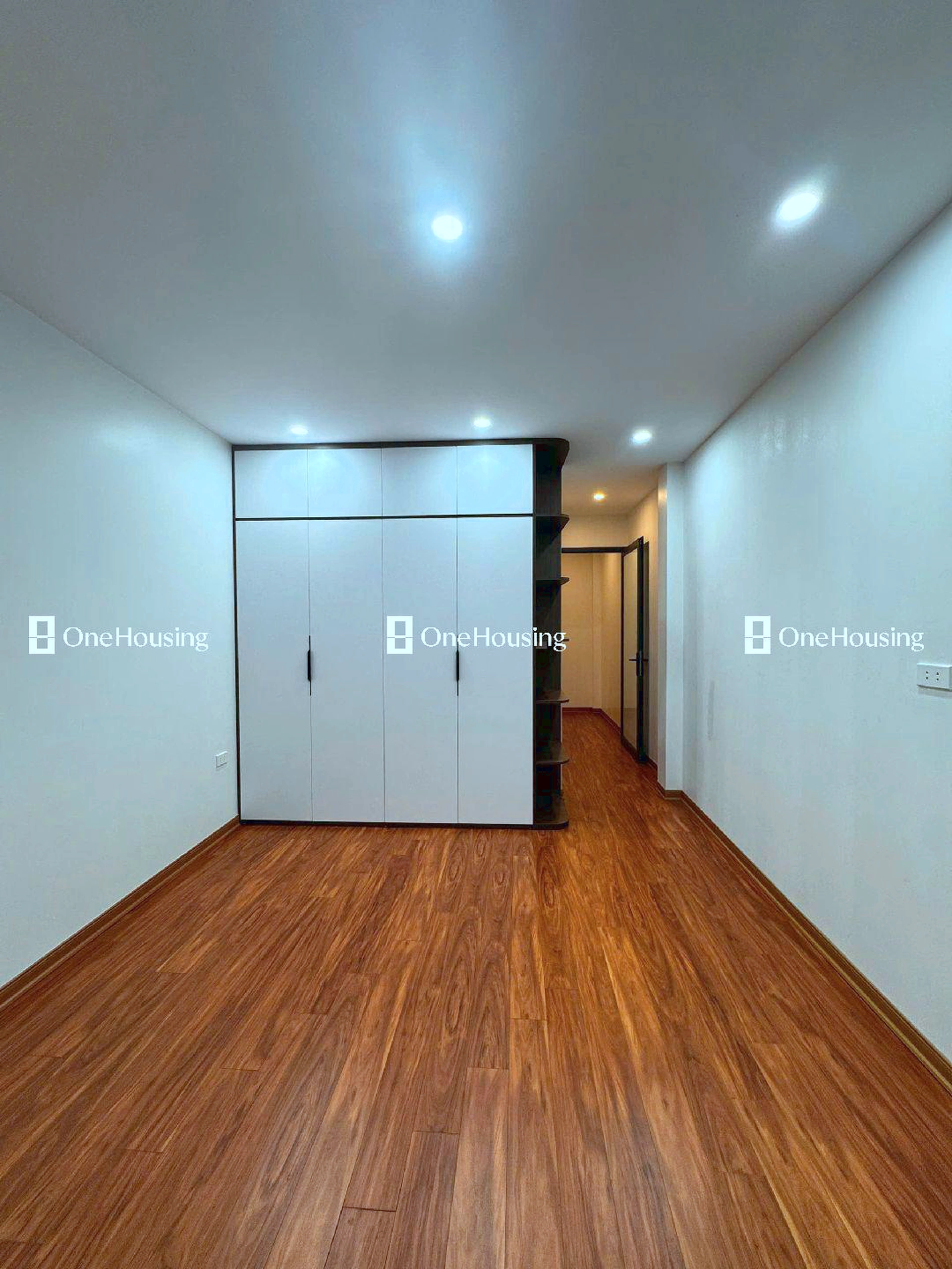 Nhà mặt ngõ cách Nguyễn Văn Linh 30m, P. Thạch Bàn, Q. Long Biên, TP. Hà Nội