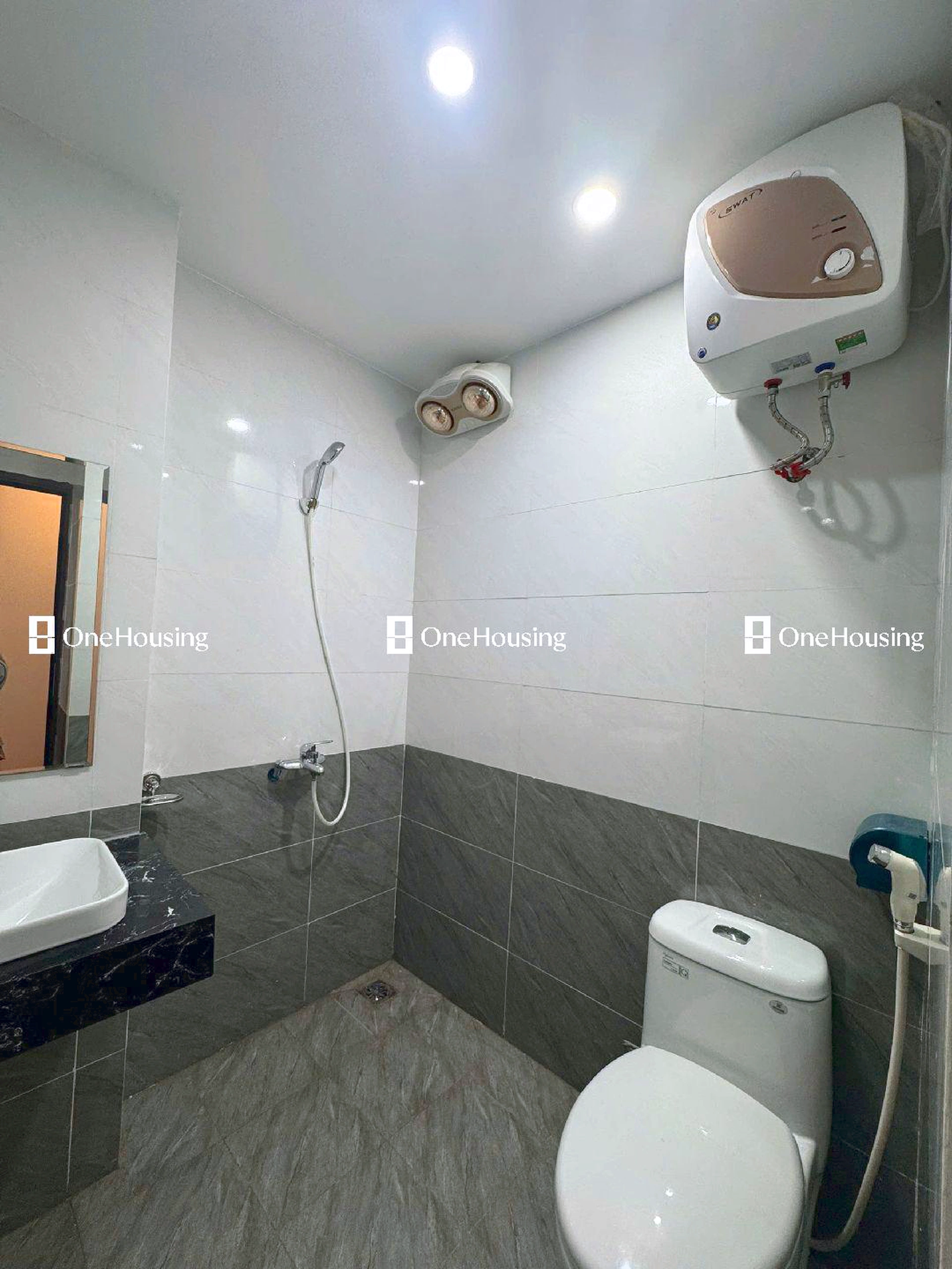 Nhà mặt ngõ cách Nguyễn Văn Linh 30m, P. Thạch Bàn, Q. Long Biên, TP. Hà Nội