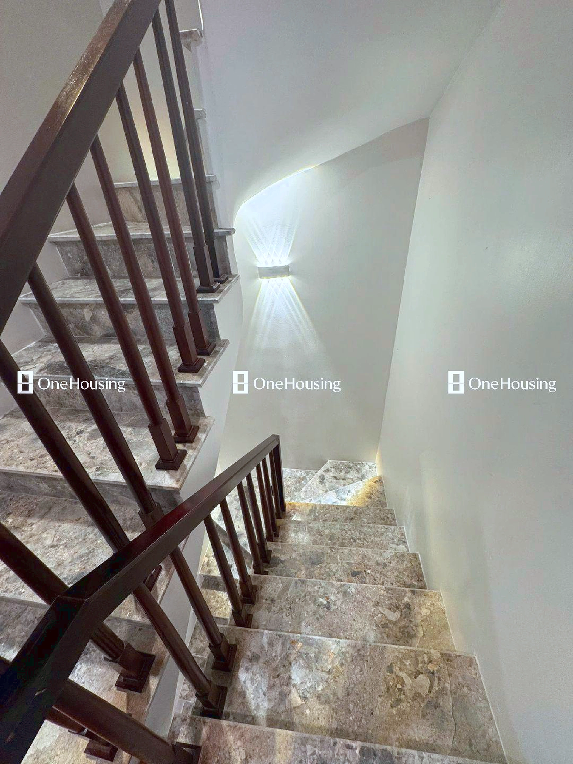 Nhà mặt ngõ cách Nguyễn Văn Linh 30m, P. Thạch Bàn, Q. Long Biên, TP. Hà Nội