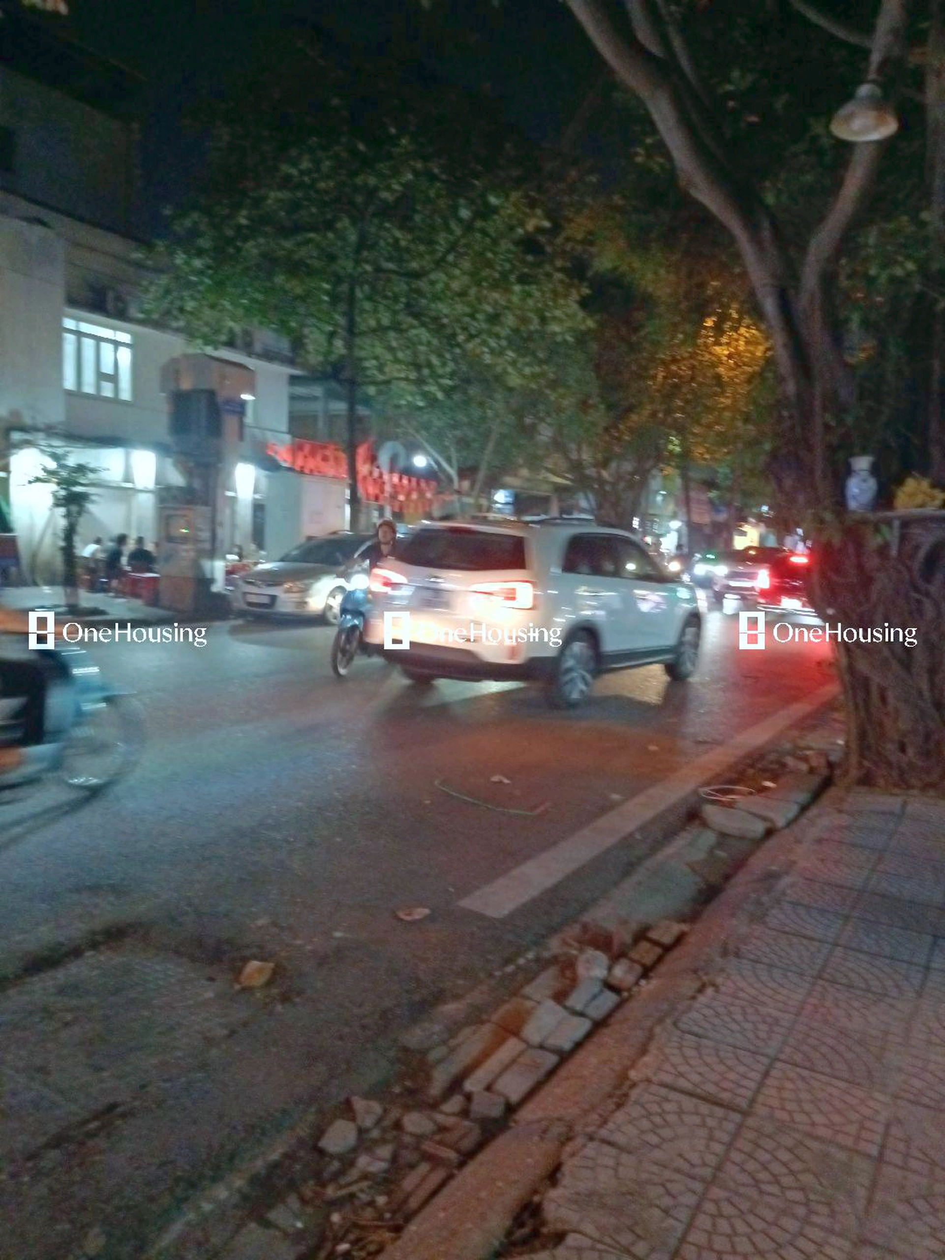 Nhà mặt phố Ngọc Lâm, P. Ngọc Lâm, Q. Long Biên, TP. Hà Nội