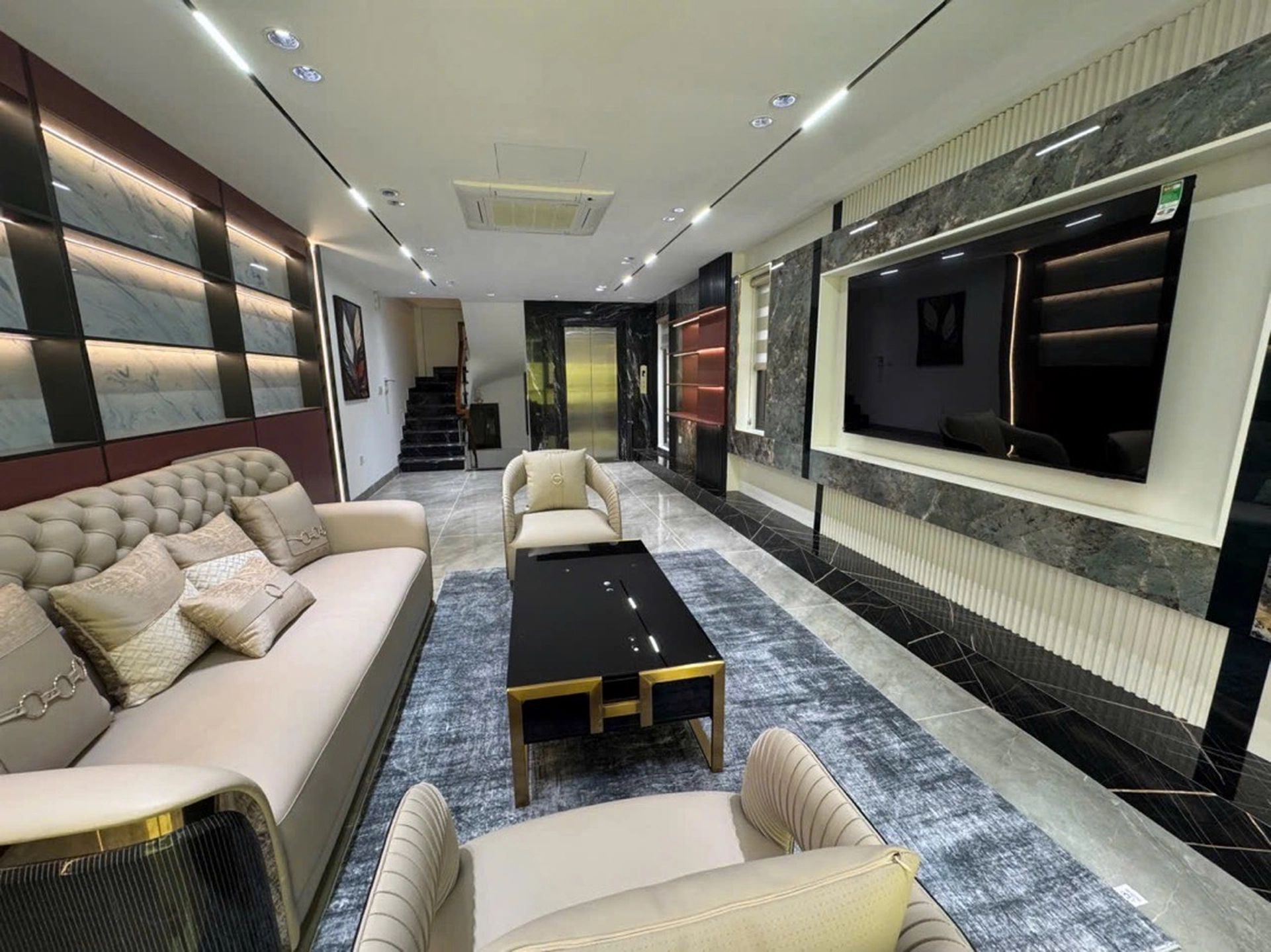 Nhà mặt ngõ cách Nguyễn Văn Cừ 50m, P. Gia Thụy, Q. Long Biên, TP. Hà Nội