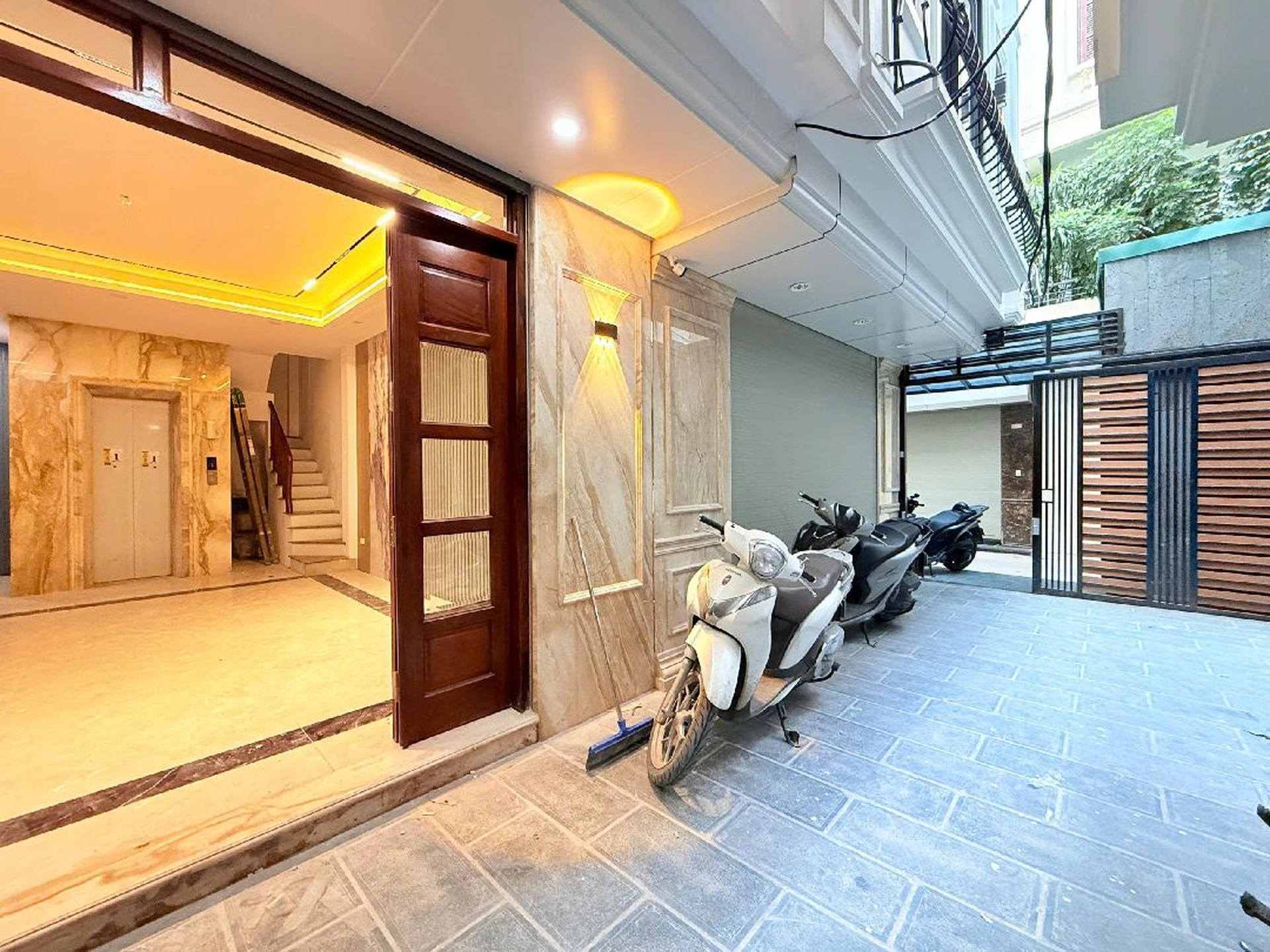 Nhà mặt ngõ cách Hoa Lư 30m, P. Lê Đại Hành, Q. Hai Bà Trưng, TP. Hà Nội