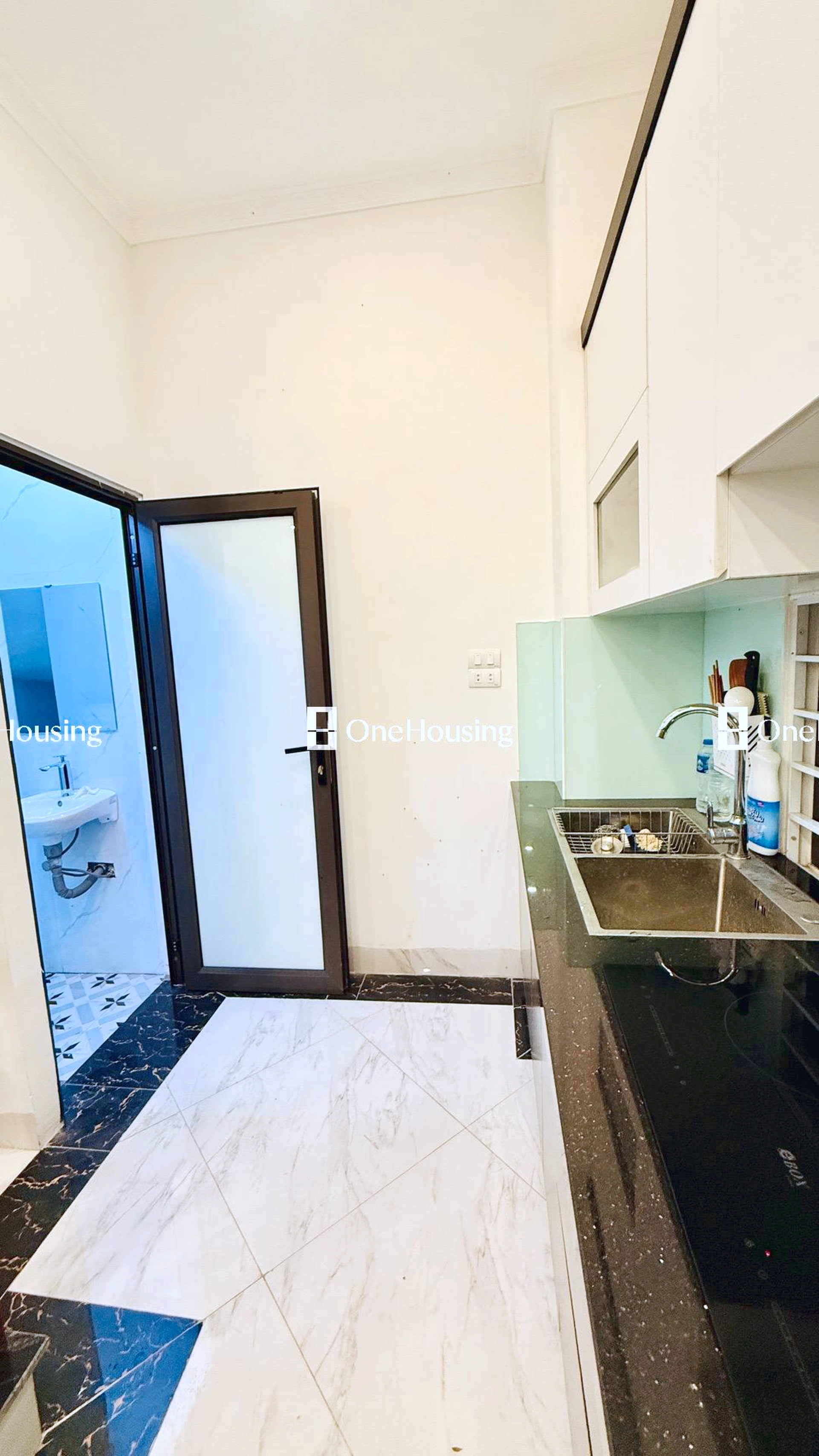 Nhà mặt ngõ cách Nguyễn Văn Linh 30m, P. Thạch Bàn, Q. Long Biên, TP. Hà Nội