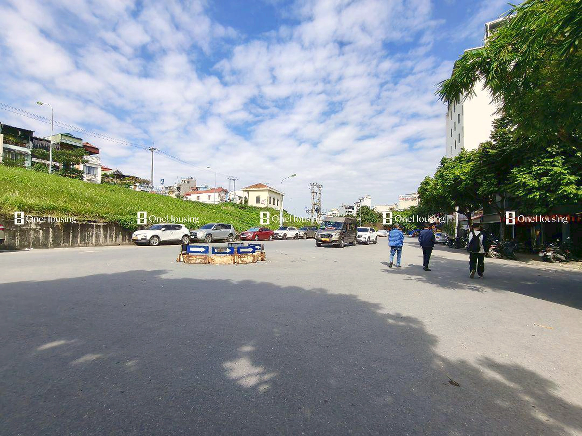 Đất nền cách Ngọc Thụy (mặt đê và đường gom chân đê) 50m, P. Bồ Đề, Q. Long Biên, TP. Hà Nội