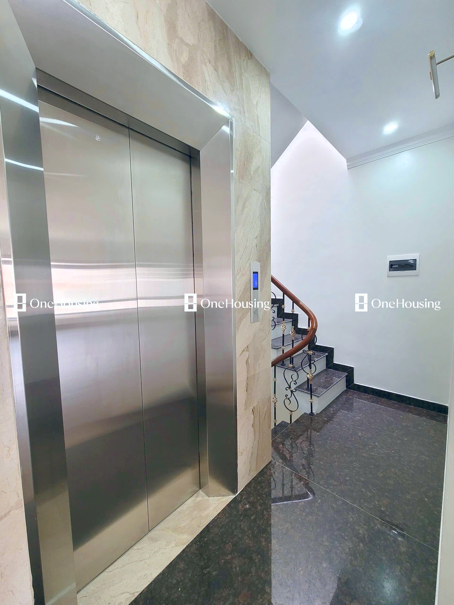 Nhà mặt ngõ cách Nguyễn Văn Cừ 100m, P. Bồ Đề, Q. Long Biên, TP. Hà Nội