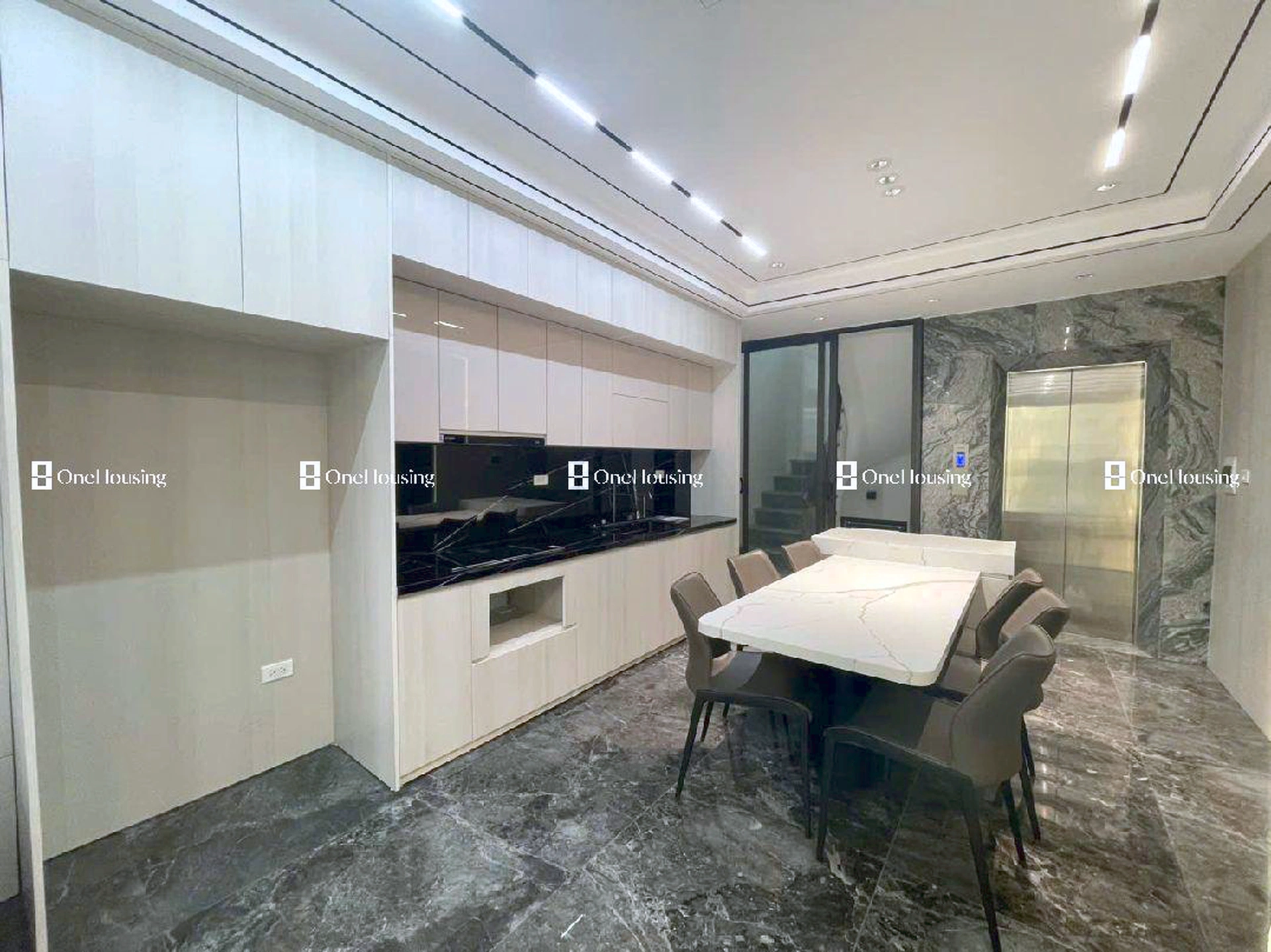 Nhà mặt ngõ cách Nguyễn Văn Cừ 20m, P. Ngọc Lâm, Q. Long Biên, TP. Hà Nội