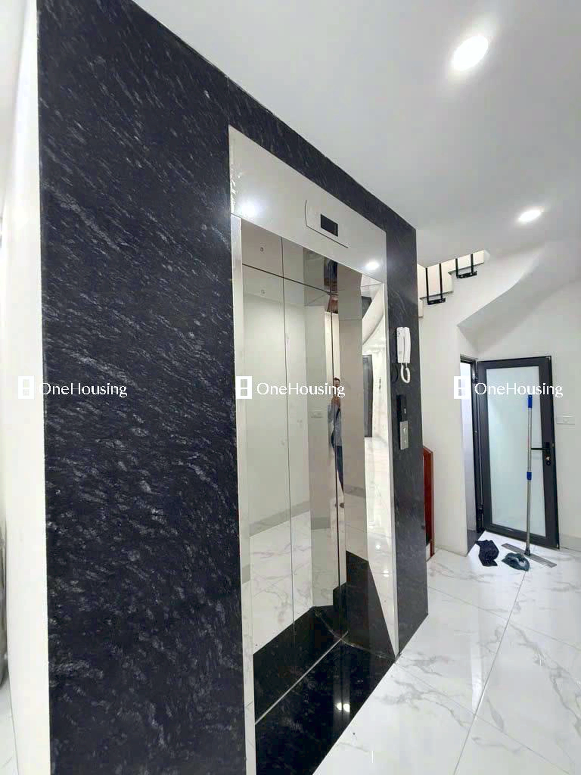 Nhà mặt ngõ cách Nguyễn Văn Linh 150m, P. Thạch Bàn, Q. Long Biên, TP. Hà Nội