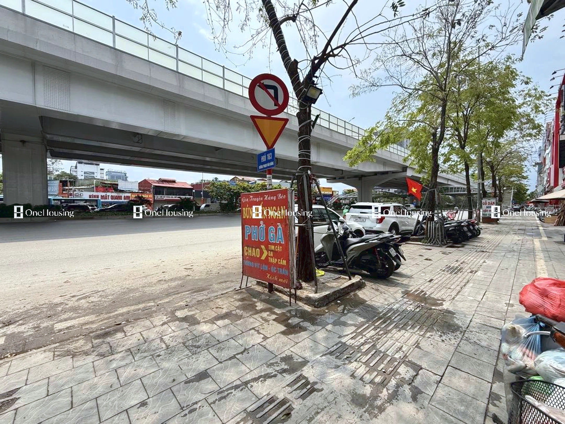 Nhà mặt ngõ cách Phạm Văn Đồng 10m, P. Mai Dịch, Q. Cầu Giấy, TP. Hà Nội