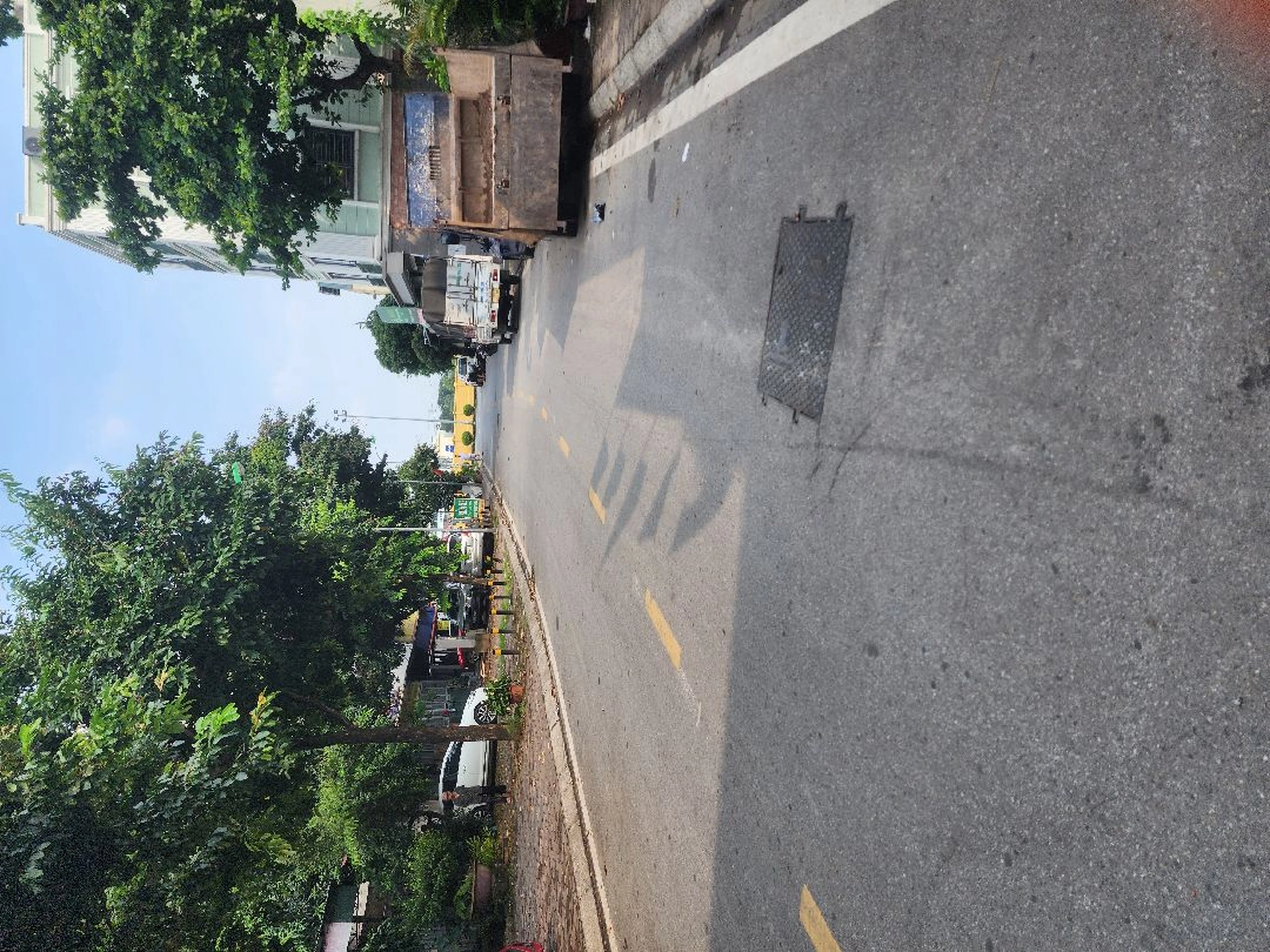 Nhà mặt ngõ cách Nguyễn Văn Cừ 100m, P. Bồ Đề, Q. Long Biên, TP. Hà Nội