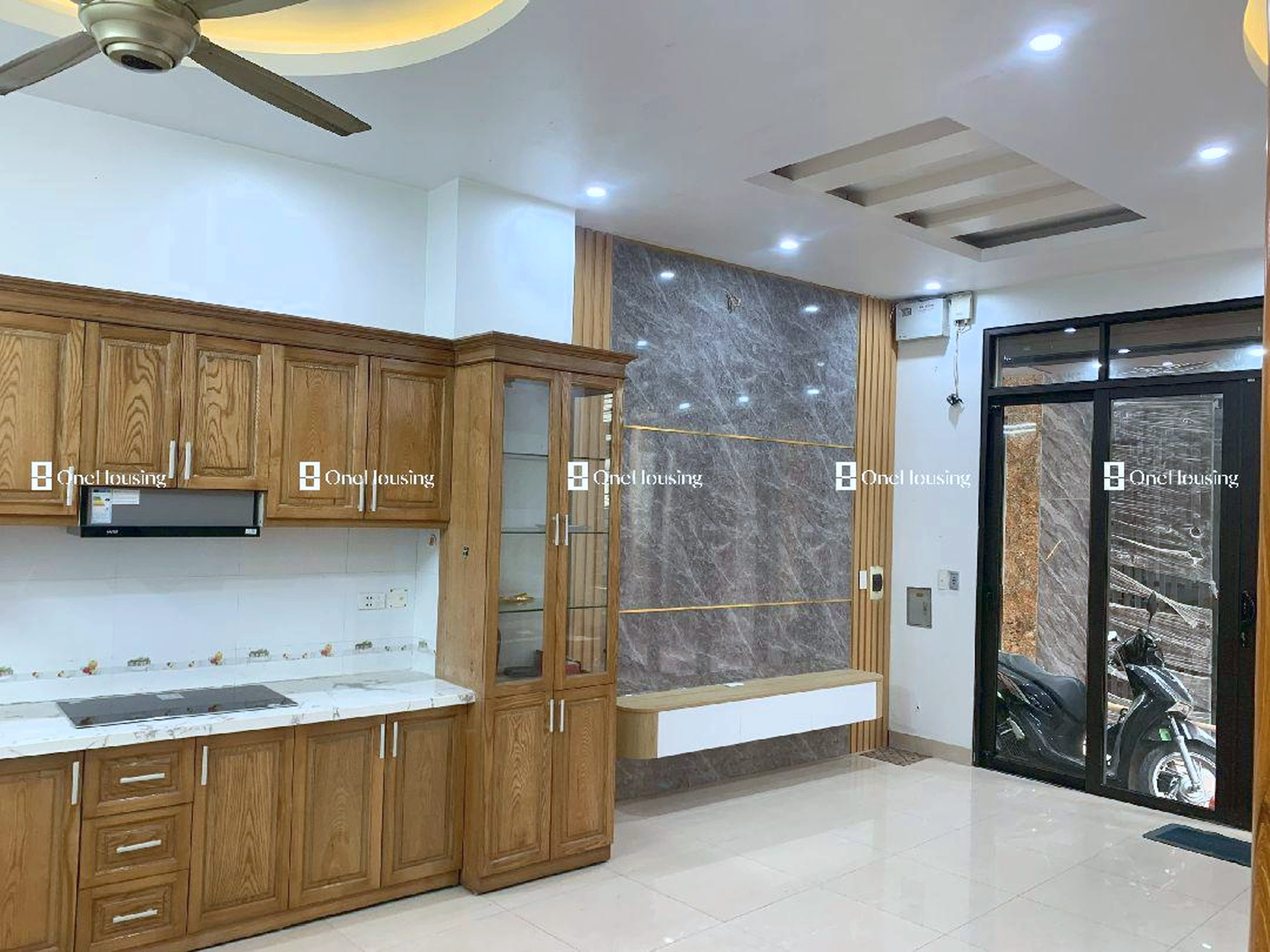 Nhà mặt ngõ cách Nguyễn Văn Linh 20m, P. Thạch Bàn, Q. Long Biên, TP. Hà Nội