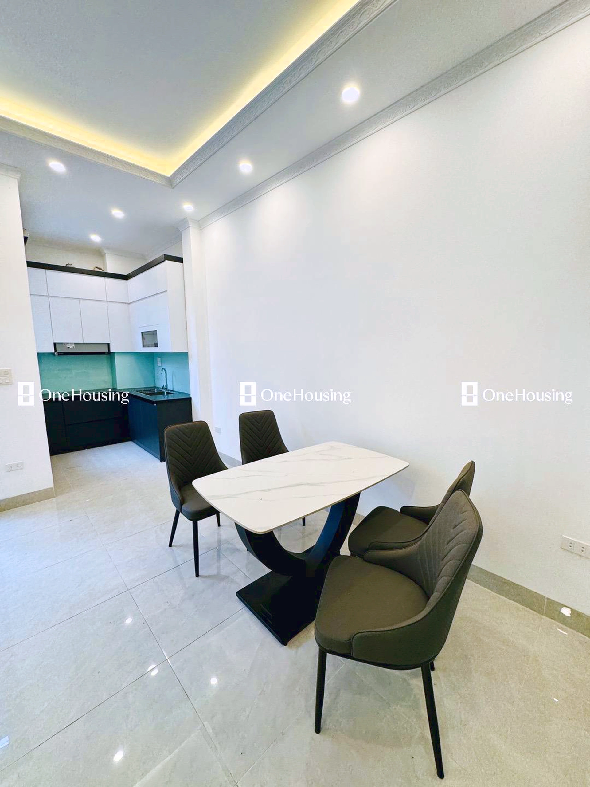 Nhà mặt ngõ cách Nguyễn Văn Linh 200m, P. Thạch Bàn, Q. Long Biên, TP. Hà Nội