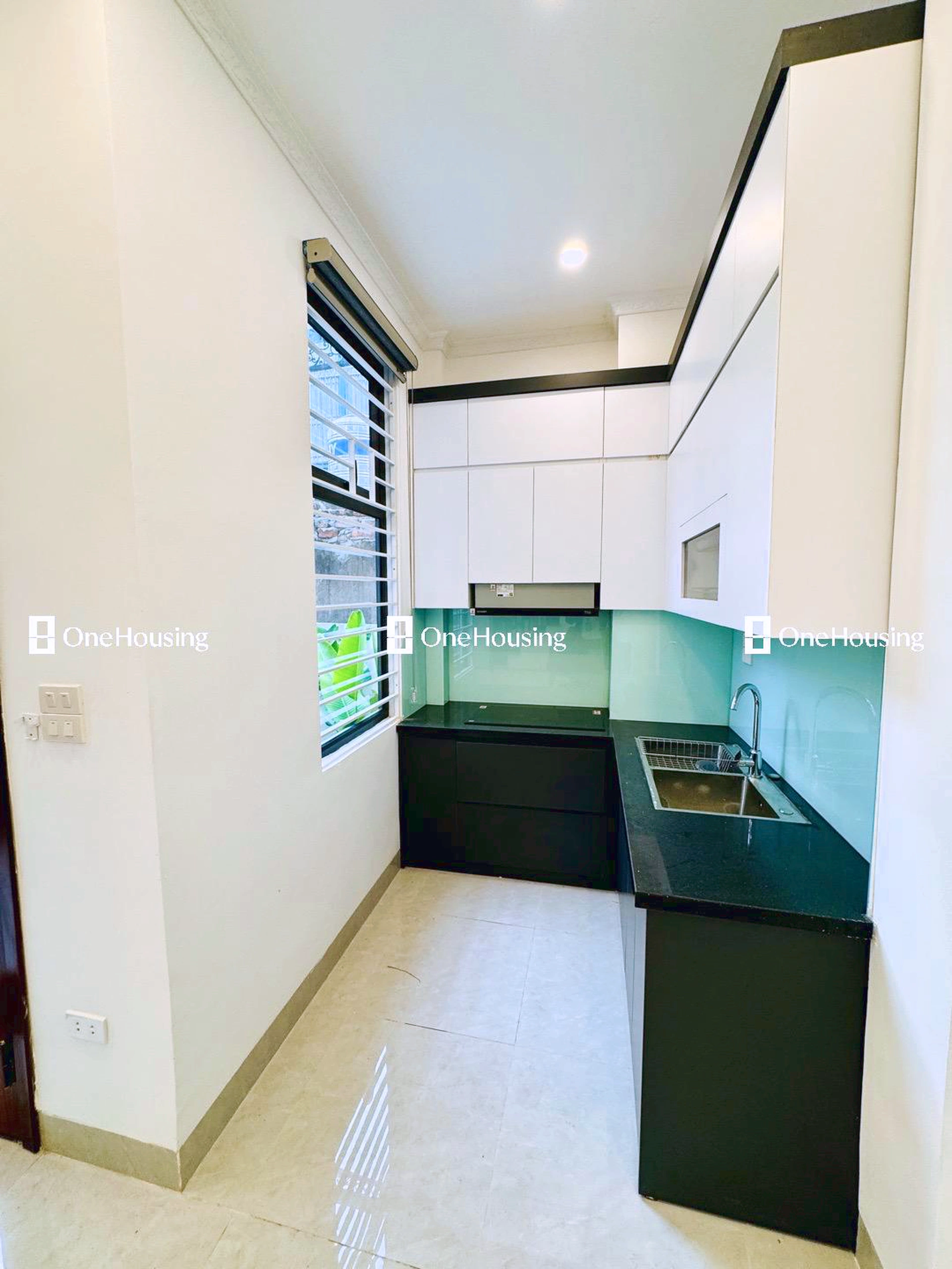 Nhà mặt ngõ cách Nguyễn Văn Linh 200m, P. Thạch Bàn, Q. Long Biên, TP. Hà Nội