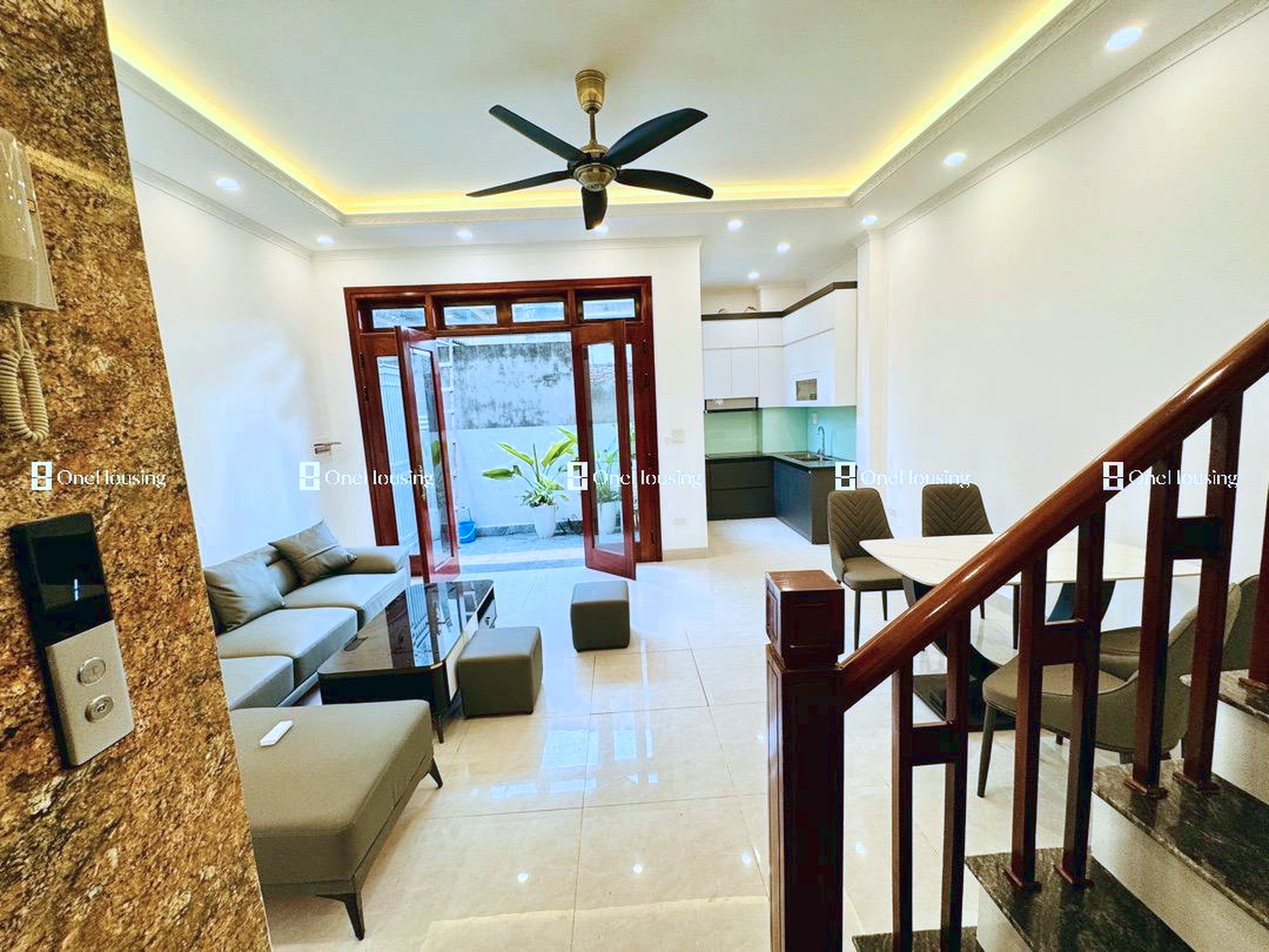 Nhà mặt ngõ cách Nguyễn Văn Linh 200m, P. Thạch Bàn, Q. Long Biên, TP. Hà Nội