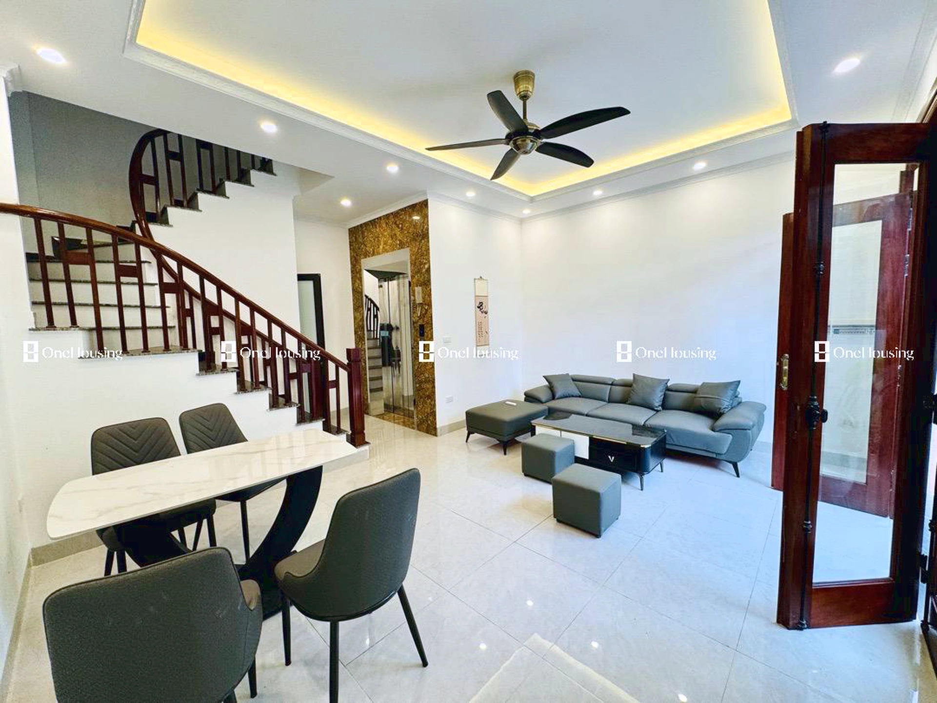 Nhà mặt ngõ cách Nguyễn Văn Linh 200m, P. Thạch Bàn, Q. Long Biên, TP. Hà Nội