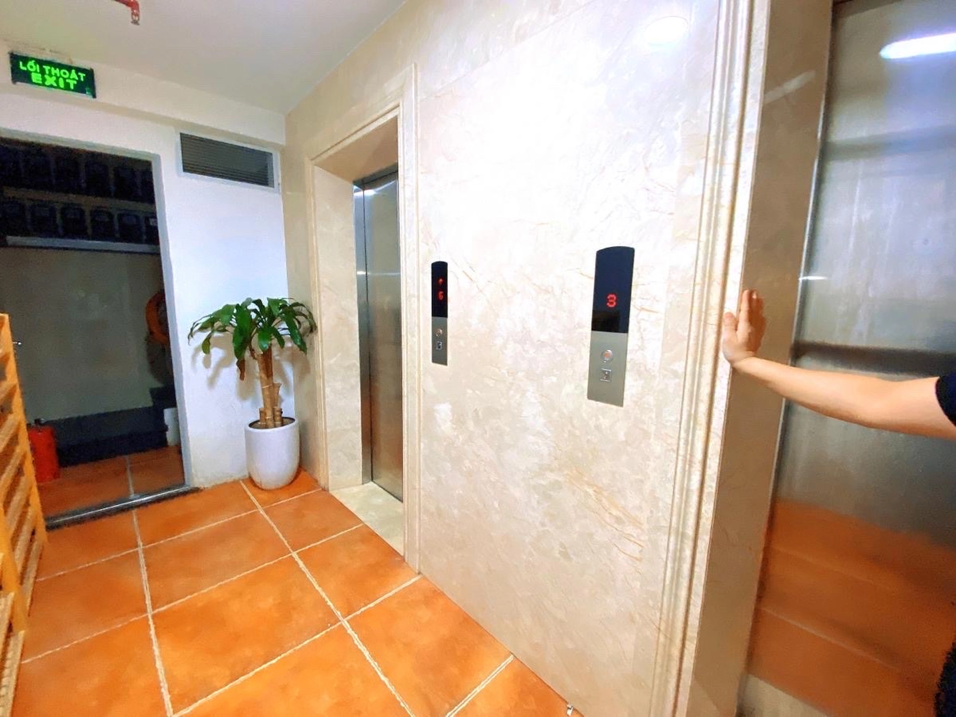 Nhà mặt phố Phùng Chí Kiên, P. Nghĩa Đô, Q. Cầu Giấy, TP. Hà Nội