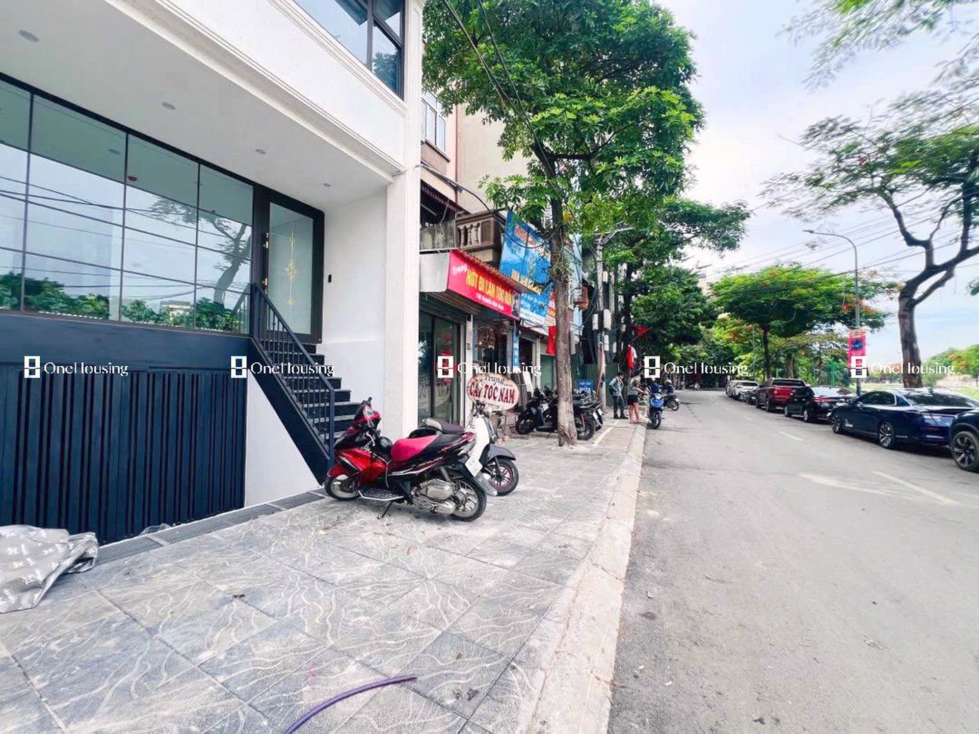 Nhà mặt phố Nguyễn Đình Hoàn, P. Nghĩa Đô, Q. Cầu Giấy, TP. Hà Nội