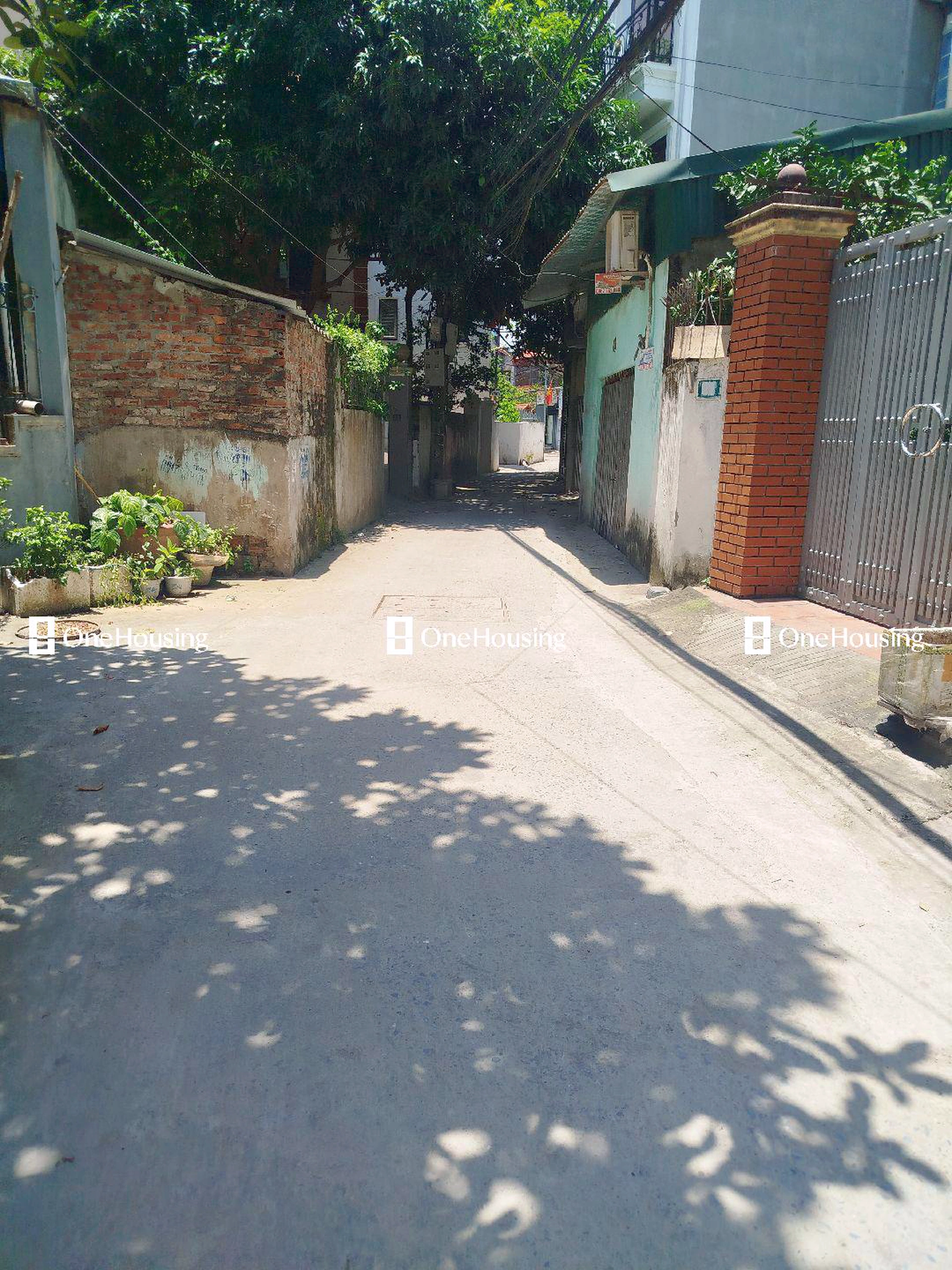 Nhà mặt ngõ cách Nguyễn Văn Linh 50m, P. Thạch Bàn, Q. Long Biên, TP. Hà Nội