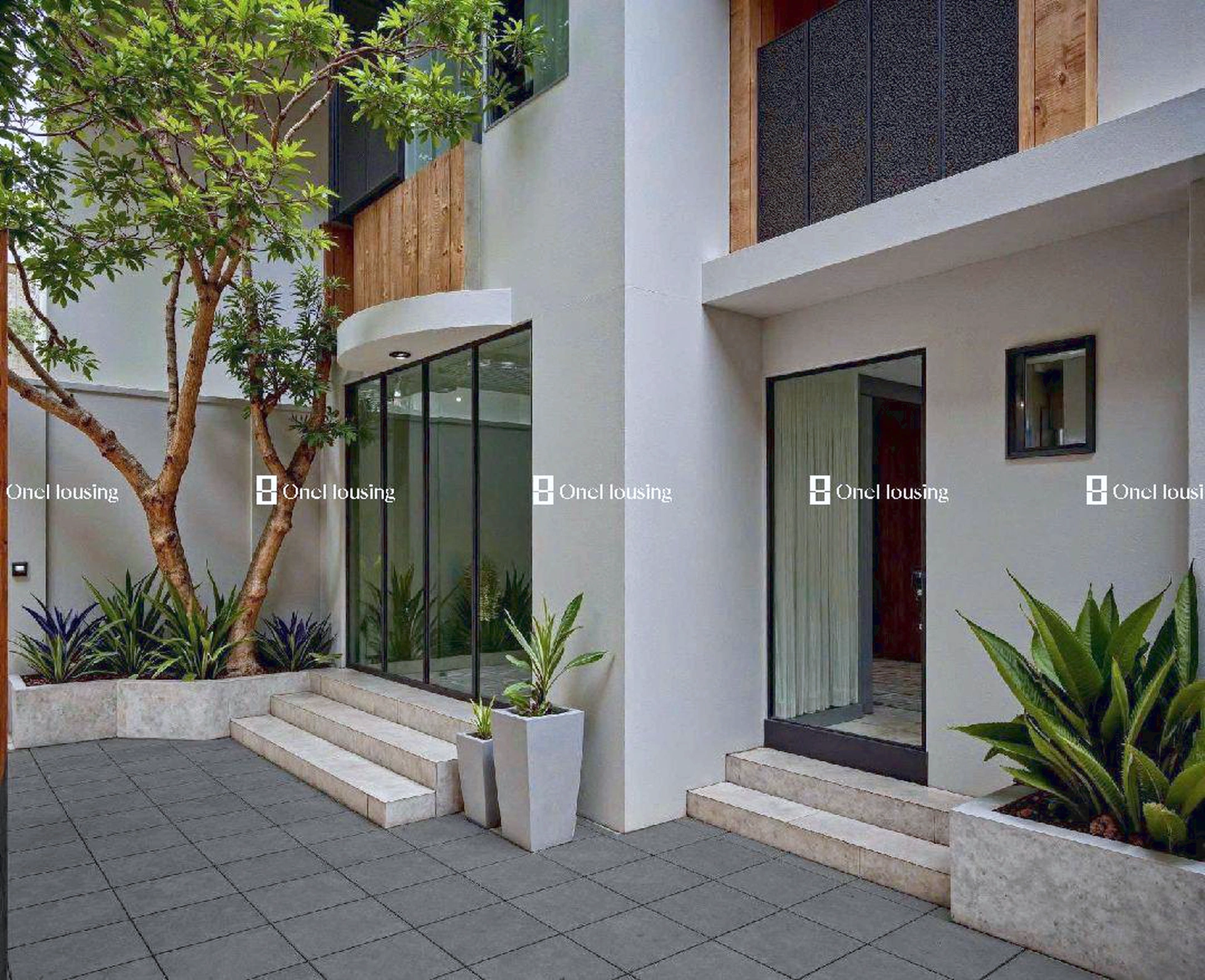 Nhà mặt ngõ cách Nguyễn Văn Cừ 30m, P. Gia Thụy, Q. Long Biên, TP. Hà Nội