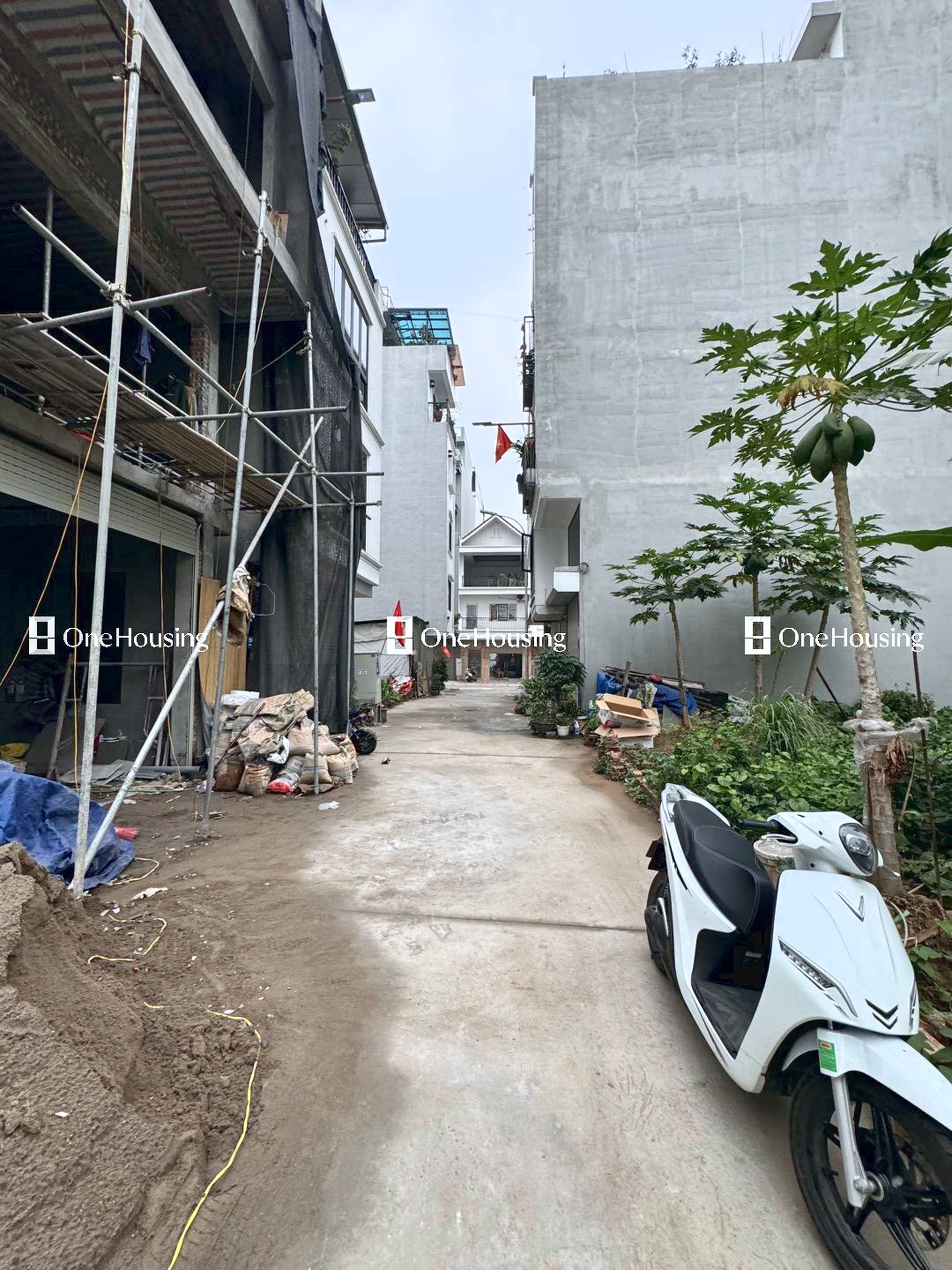 Đất nền cách Ngọc Thụy (mặt đê và đường gom chân đê) 10m, P. Bồ Đề, Q. Long Biên, TP. Hà Nội