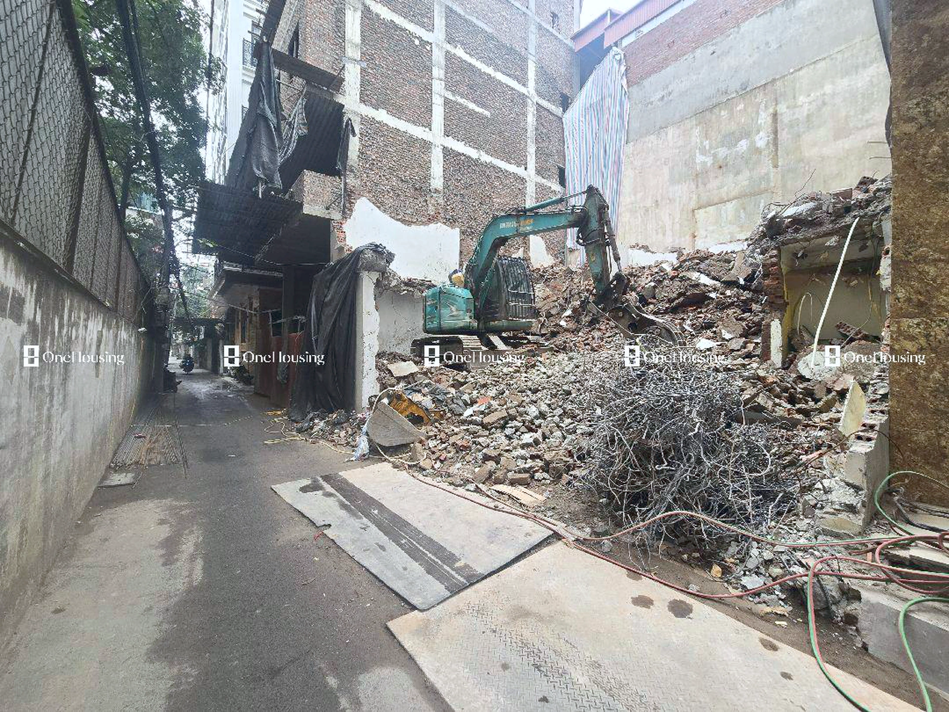 Đất nền cách Hoàng Quốc Việt 30m, P. Nghĩa Tân, Q. Cầu Giấy, TP. Hà Nội